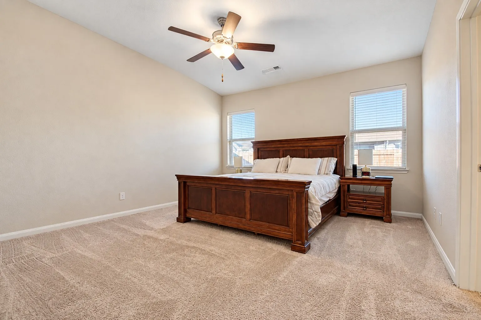 Single Family Residence For Sale in Denton County , 717 Lansman Trail, Denton, Texas 76207, 2 Bedroom, 2 Bathroom, 2 Garage spaces, 1,927 Sqft, built in 2019, mls#21407685, Real Estate Agent in Denton, Homes For Sale in Denton county, Homes For Sale in Denton, Realtor in Denton Texas, Real Estate Brokerage Independent Realty Texas, Luminita Cordes Realtor