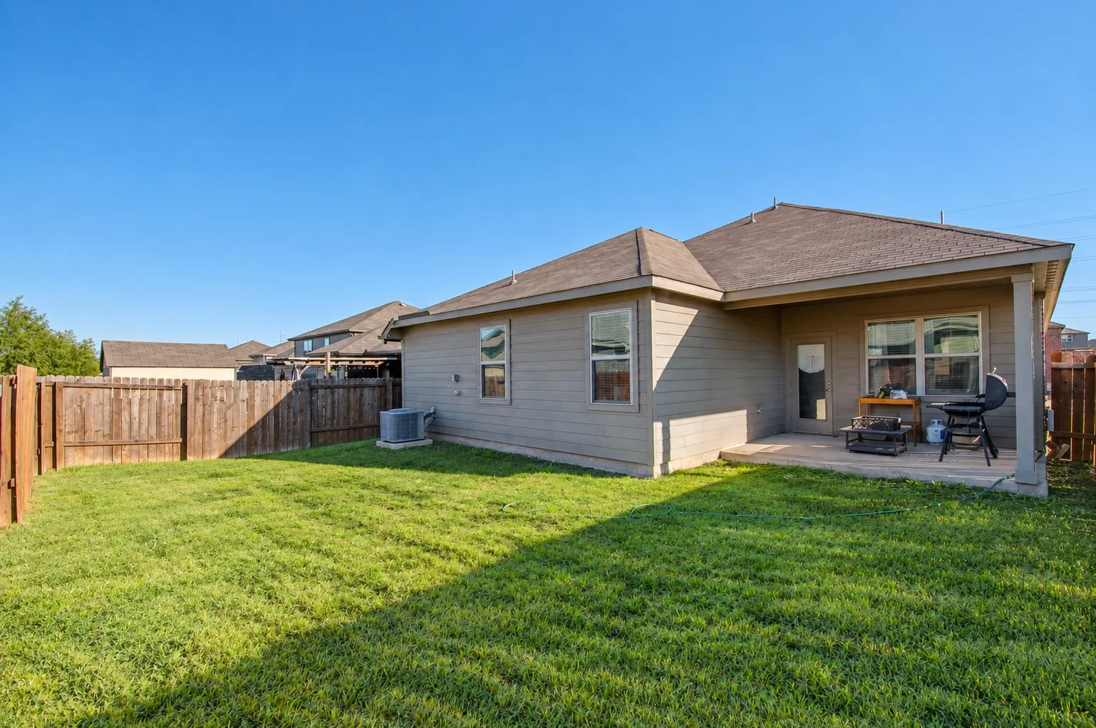 Single Family Residence For Sale in Denton County , 717 Lansman Trail, Denton, Texas 76207, 2 Bedroom, 2 Bathroom, 2 Garage spaces, 1,927 Sqft, built in 2019, mls#21407685, Real Estate Agent in Denton, Homes For Sale in Denton county, Homes For Sale in Denton, Realtor in Denton Texas, Real Estate Brokerage Independent Realty Texas, Luminita Cordes Realtor