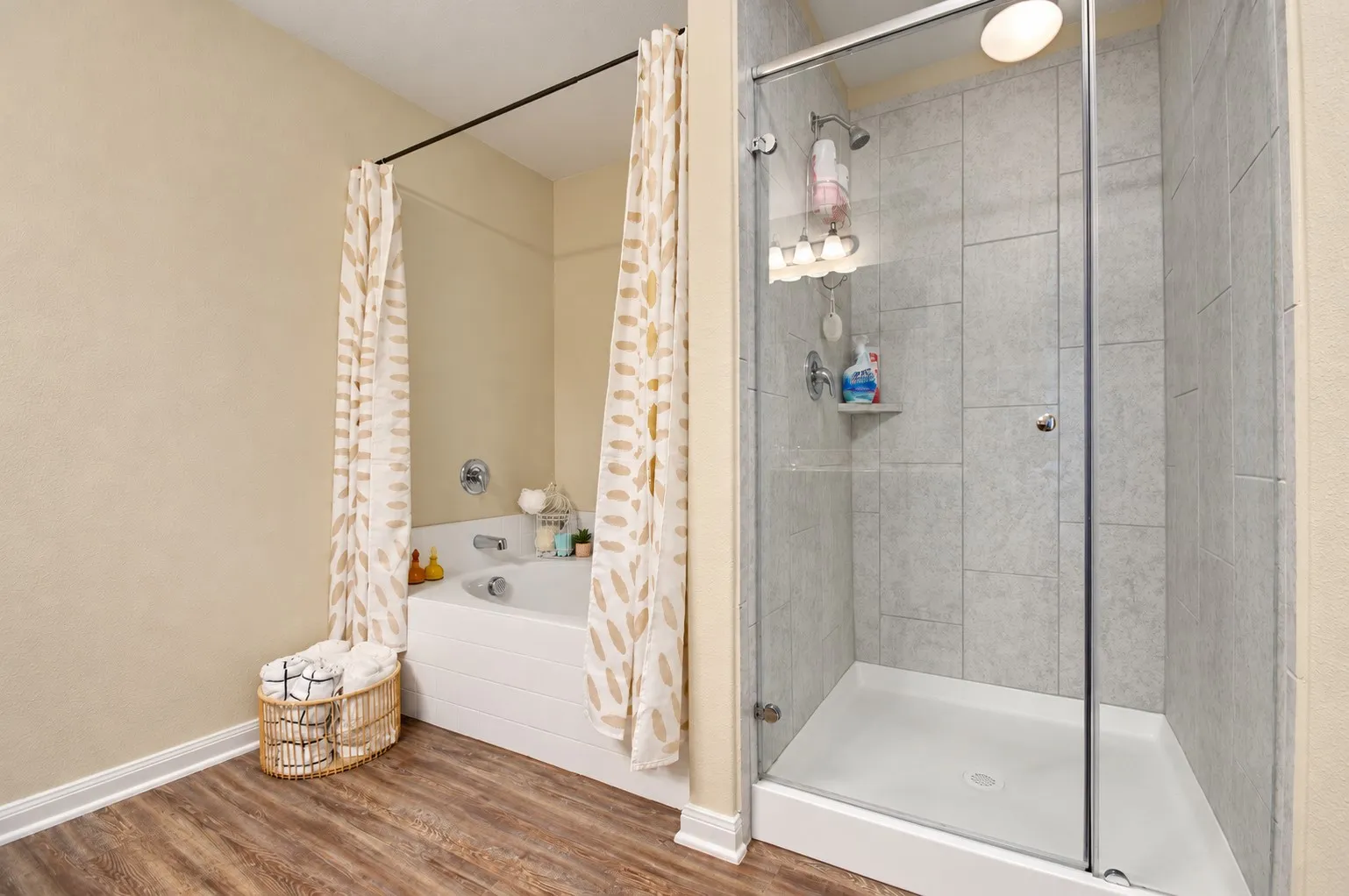 Single Family Residence For Sale in Denton County , 717 Lansman Trail, Denton, Texas 76207, 2 Bedroom, 2 Bathroom, 2 Garage spaces, 1,927 Sqft, built in 2019, mls#21407685, Real Estate Agent in Denton, Homes For Sale in Denton county, Homes For Sale in Denton, Realtor in Denton Texas, Real Estate Brokerage Independent Realty Texas, Luminita Cordes Realtor