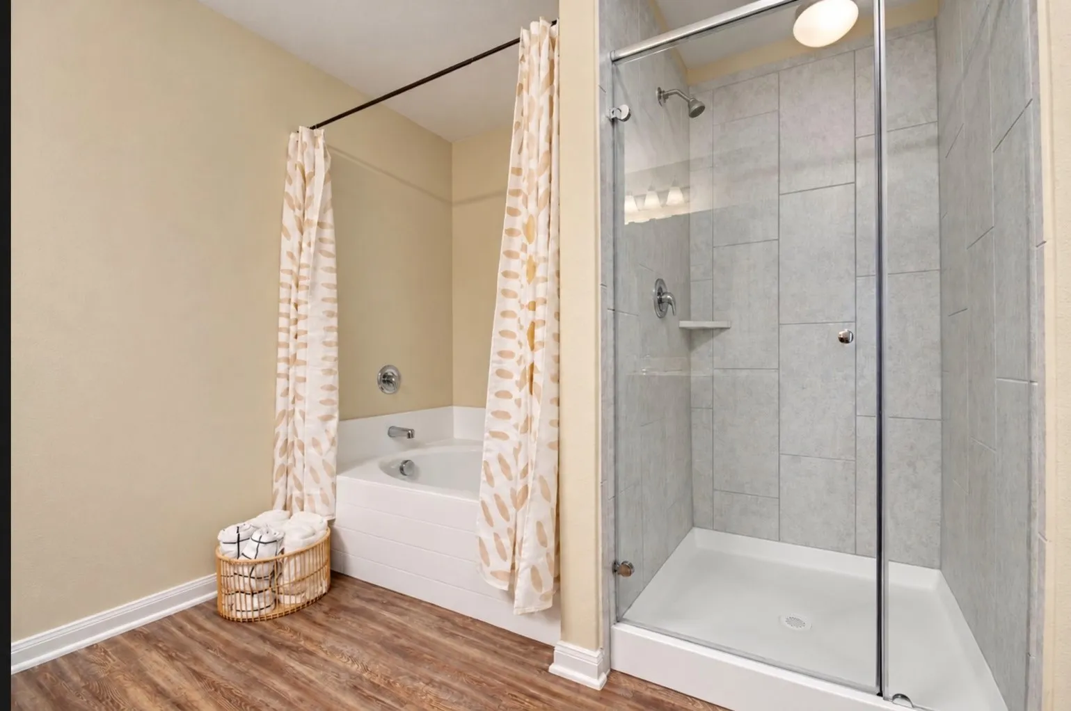 Single Family Residence For Sale in Denton County , 717 Lansman Trail, Denton, Texas 76207, 3 Bedroom, 2 Bathroom, 2 Garage spaces, 1,927 Sqft, built in 2019, mls#21407685, Real Estate Agent in Denton, Homes For Sale in Denton county, Homes For Sale in Denton, Realtor in Denton Texas, Real Estate Brokerage Independent Realty Texas, Luminita Cordes Realtor