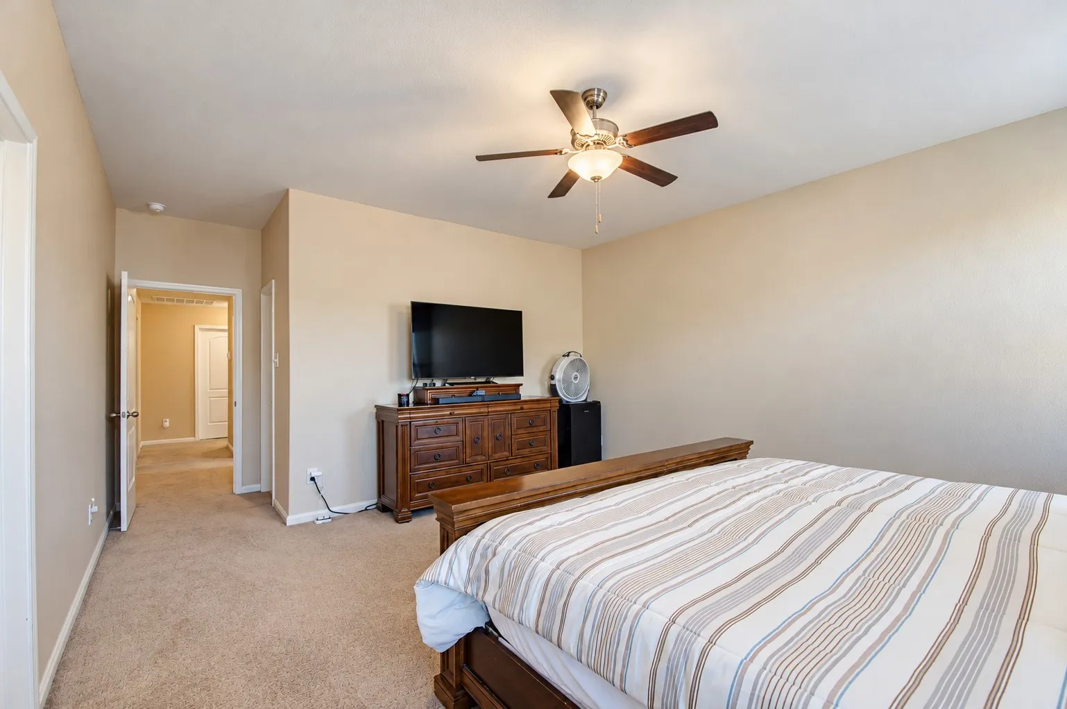 Single Family Residence For Sale in Denton County , 717 Lansman Trail, Denton, Texas 76207, 2 Bedroom, 2 Bathroom, 2 Garage spaces, 1,927 Sqft, built in 2019, mls#21407685, Real Estate Agent in Denton, Homes For Sale in Denton county, Homes For Sale in Denton, Realtor in Denton Texas, Real Estate Brokerage Independent Realty Texas, Luminita Cordes Realtor