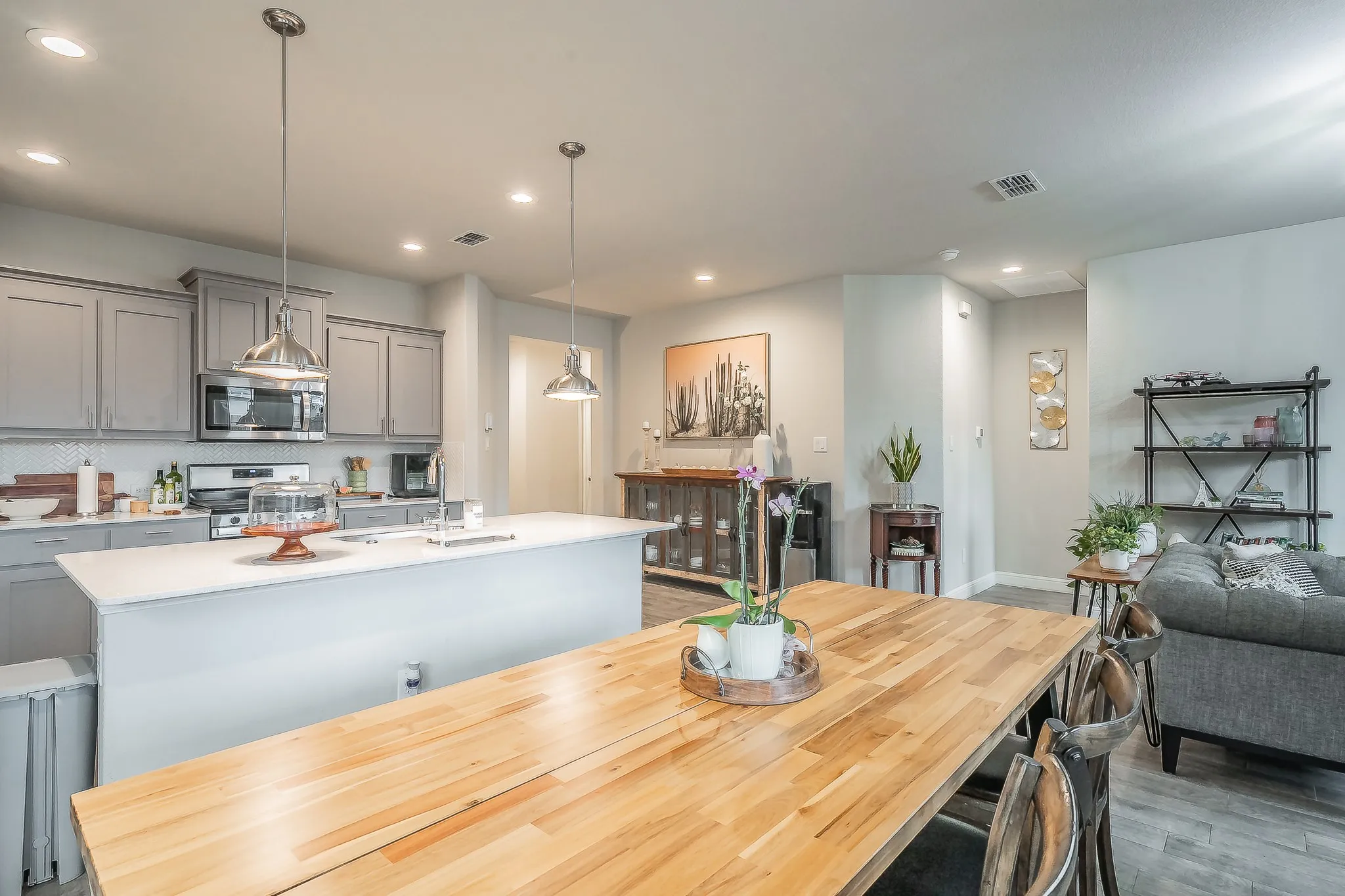 Single Family Residence For Rent in Denton County , 737 Blackhorse Trail, Fort Worth, Texas 76247, 4 Bedroom, 2 Bathroom, 2 Garage spaces, 1,664 Sqft, built in 2022, mls#21406553, Real Estate Agent in Fort Worth, Homes For Rent in Denton county, Homes For Rent in Fort Worth, Realtor in Fort Worth Texas, Real Estate Brokerage Independent Realty Texas, Luminita Cordes Realtor