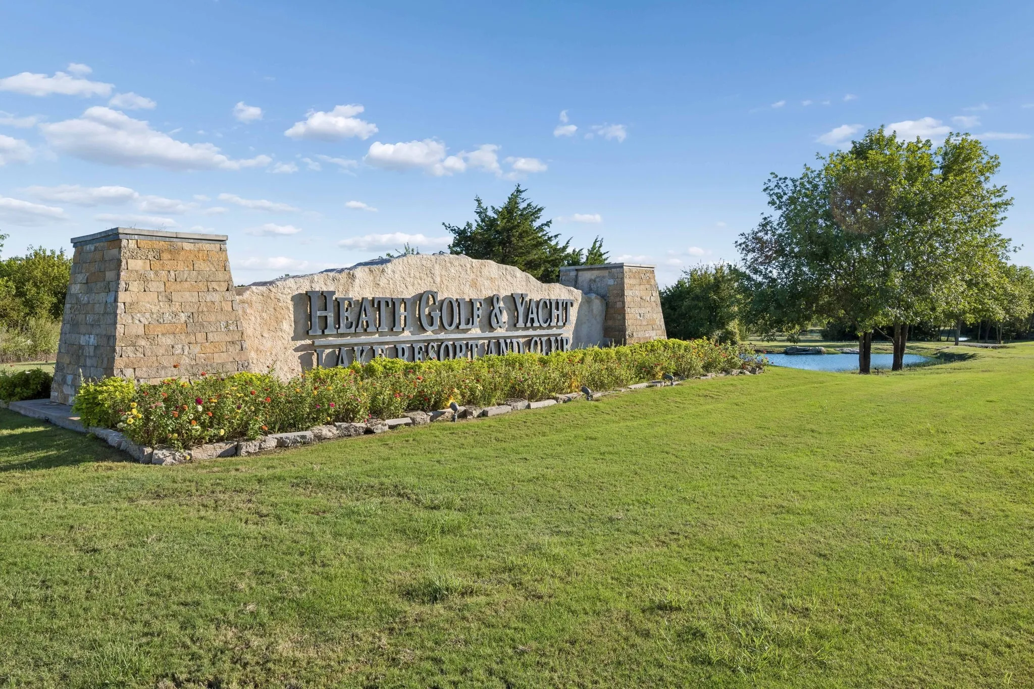 Single Family Residence For Sale in Rockwall County , 1536 Sonnet Drive, Heath, Texas 75126, 3 Bedroom, 2 Bathroom, 3 Garage spaces, 2,051 Sqft, built in 2019, mls#21406571, Real Estate Agent in Heath, Homes For Sale in Rockwall county, Homes For Sale in Heath, Realtor in Heath Texas, Real Estate Brokerage Independent Realty Texas, Luminita Cordes Realtor