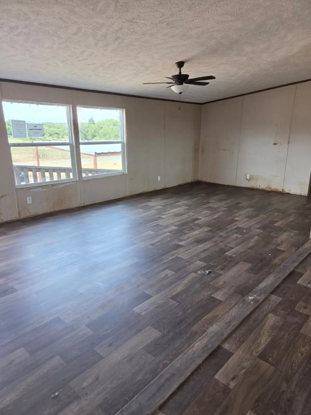 Mobile Home For Sale in Wise County , 359 County Road 4791, Boyd, Texas 76023, 5 Bedroom, 3 Bathroom, Garage spaces, 2,001 Sqft, built in 2023, mls#21407688, Real Estate Agent in Boyd, Homes For Sale in Wise county, Homes For Sale in Boyd, Realtor in Boyd Texas, Real Estate Brokerage Independent Realty Texas, Luminita Cordes Realtor