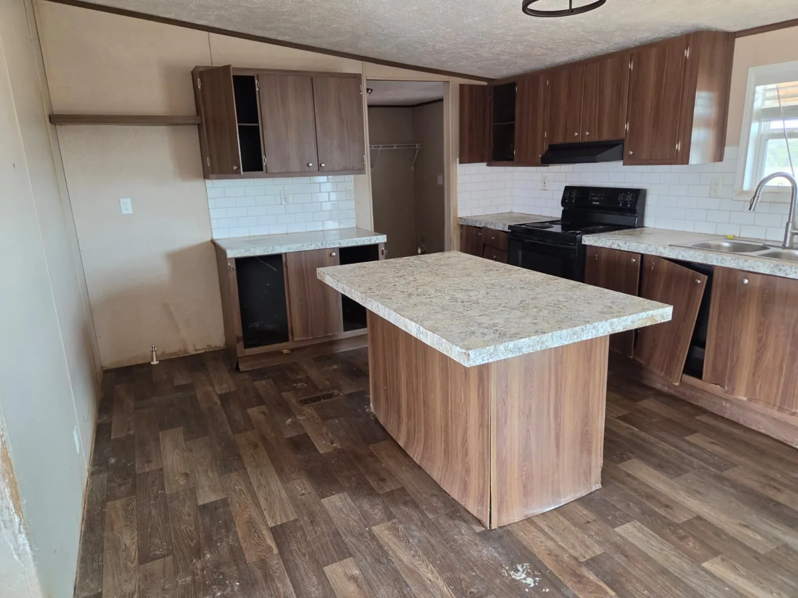 Mobile Home For Sale in Wise County , 359 County Road 4791, Boyd, Texas 76023, 5 Bedroom, 3 Bathroom, Garage spaces, 2,001 Sqft, built in 2023, mls#21407688, Real Estate Agent in Boyd, Homes For Sale in Wise county, Homes For Sale in Boyd, Realtor in Boyd Texas, Real Estate Brokerage Independent Realty Texas, Luminita Cordes Realtor
