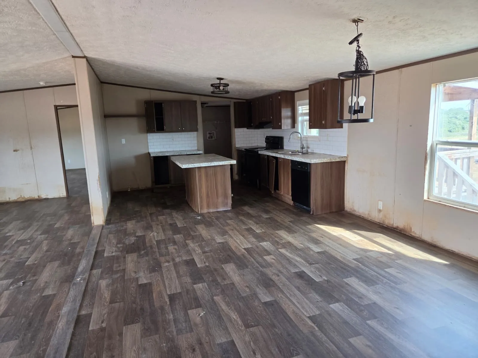 Mobile Home For Sale in Wise County , 359 County Road 4791, Boyd, Texas 76023, 5 Bedroom, 3 Bathroom, Garage spaces, 2,001 Sqft, built in 2023, mls#21407688, Real Estate Agent in Boyd, Homes For Sale in Wise county, Homes For Sale in Boyd, Realtor in Boyd Texas, Real Estate Brokerage Independent Realty Texas, Luminita Cordes Realtor