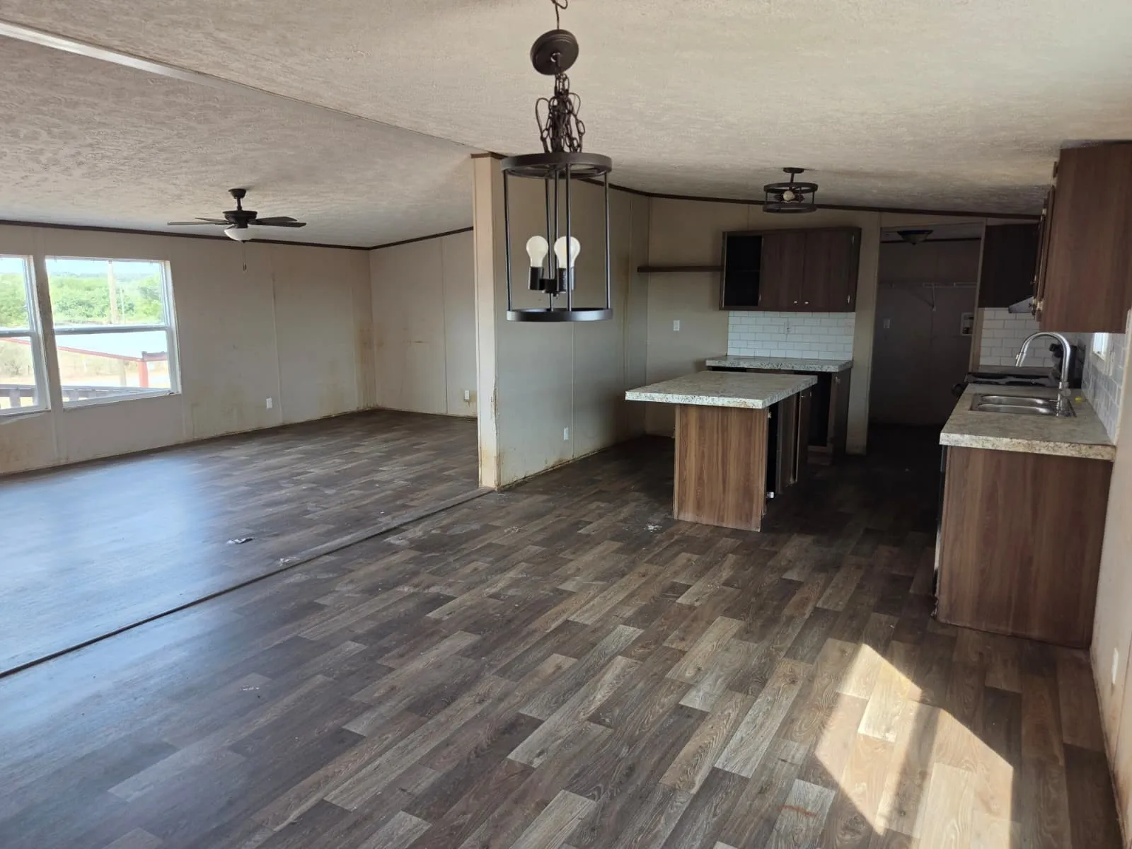 Mobile Home For Sale in Wise County , 359 County Road 4791, Boyd, Texas 76023, 5 Bedroom, 3 Bathroom, Garage spaces, 2,001 Sqft, built in 2023, mls#21407688, Real Estate Agent in Boyd, Homes For Sale in Wise county, Homes For Sale in Boyd, Realtor in Boyd Texas, Real Estate Brokerage Independent Realty Texas, Luminita Cordes Realtor