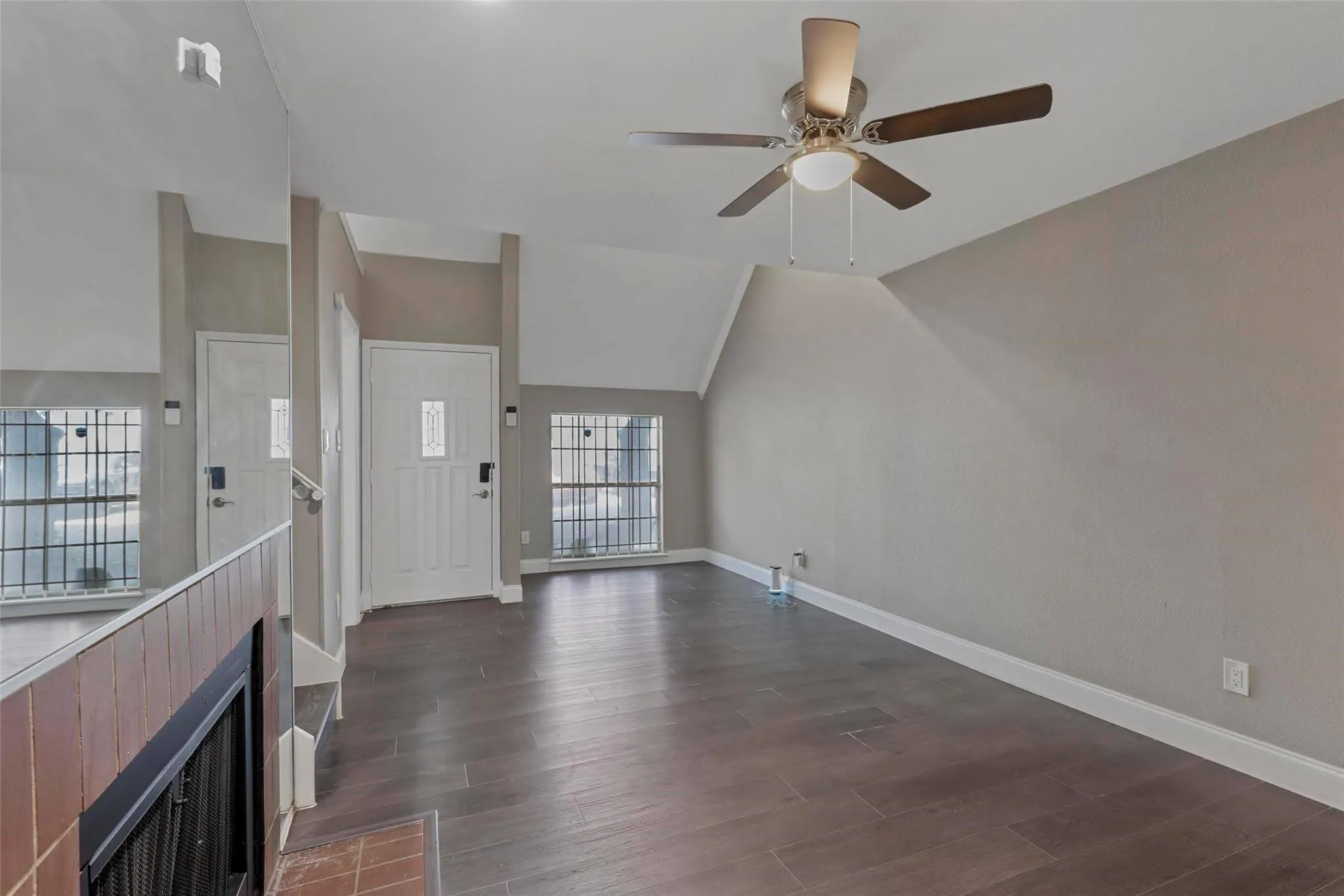 Townhouse For Sale in Tarrant County , 1444 Weiler Boulevard, Fort Worth, Texas 76112, 2 Bedroom, 2 Bathroom, Garage spaces, 954 Sqft, built in 1978, mls#21407689, Real Estate Agent in Fort Worth, Homes For Sale in Tarrant county, Homes For Sale in Fort Worth, Realtor in Fort Worth Texas, Real Estate Brokerage Independent Realty Texas, Luminita Cordes Realtor