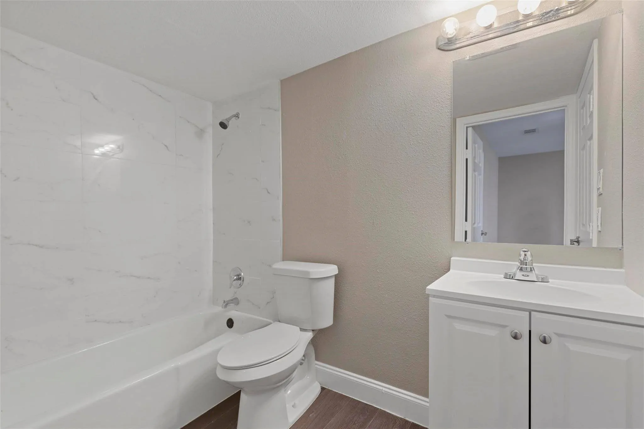 Townhouse For Sale in Tarrant County , 1444 Weiler Boulevard, Fort Worth, Texas 76112, 2 Bedroom, 2 Bathroom, Garage spaces, 954 Sqft, built in 1978, mls#21407689, Real Estate Agent in Fort Worth, Homes For Sale in Tarrant county, Homes For Sale in Fort Worth, Realtor in Fort Worth Texas, Real Estate Brokerage Independent Realty Texas, Luminita Cordes Realtor