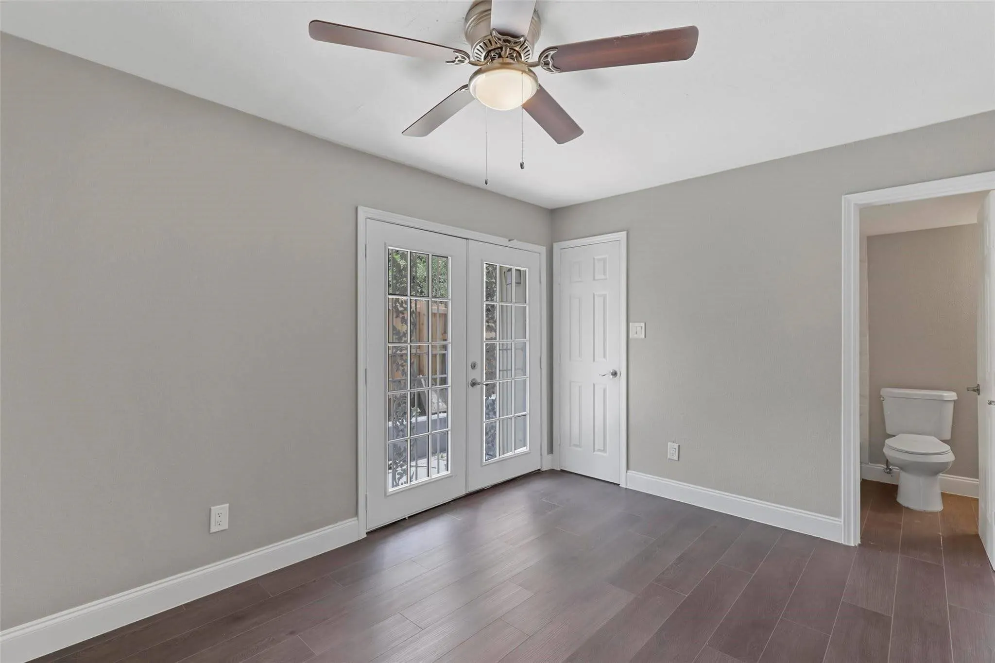 Townhouse For Sale in Tarrant County , 1444 Weiler Boulevard, Fort Worth, Texas 76112, 2 Bedroom, 2 Bathroom, Garage spaces, 954 Sqft, built in 1978, mls#21407689, Real Estate Agent in Fort Worth, Homes For Sale in Tarrant county, Homes For Sale in Fort Worth, Realtor in Fort Worth Texas, Real Estate Brokerage Independent Realty Texas, Luminita Cordes Realtor