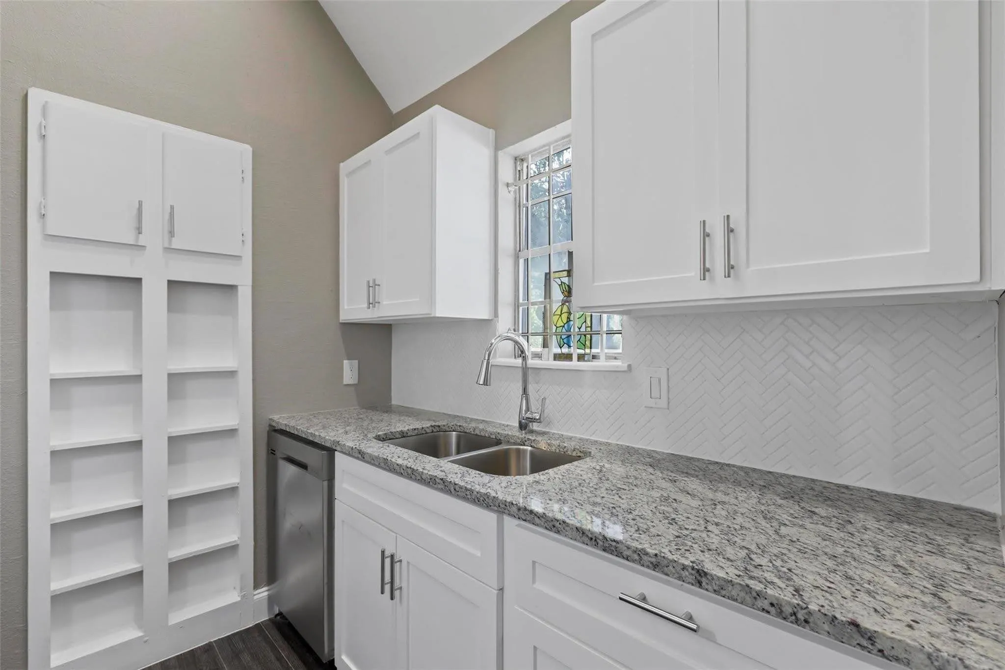 Townhouse For Sale in Tarrant County , 1444 Weiler Boulevard, Fort Worth, Texas 76112, 2 Bedroom, 2 Bathroom, Garage spaces, 954 Sqft, built in 1978, mls#21407689, Real Estate Agent in Fort Worth, Homes For Sale in Tarrant county, Homes For Sale in Fort Worth, Realtor in Fort Worth Texas, Real Estate Brokerage Independent Realty Texas, Luminita Cordes Realtor