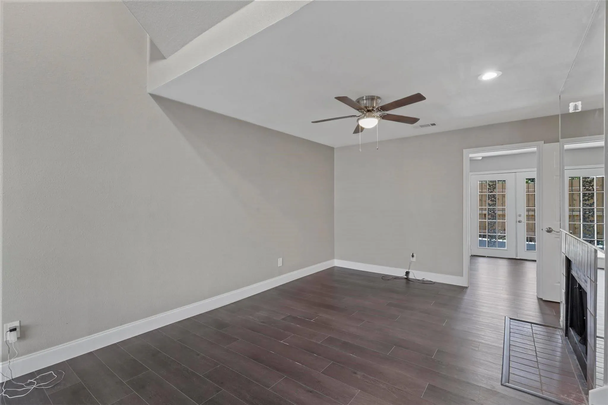 Townhouse For Sale in Tarrant County , 1444 Weiler Boulevard, Fort Worth, Texas 76112, 2 Bedroom, 2 Bathroom, Garage spaces, 954 Sqft, built in 1978, mls#21407689, Real Estate Agent in Fort Worth, Homes For Sale in Tarrant county, Homes For Sale in Fort Worth, Realtor in Fort Worth Texas, Real Estate Brokerage Independent Realty Texas, Luminita Cordes Realtor