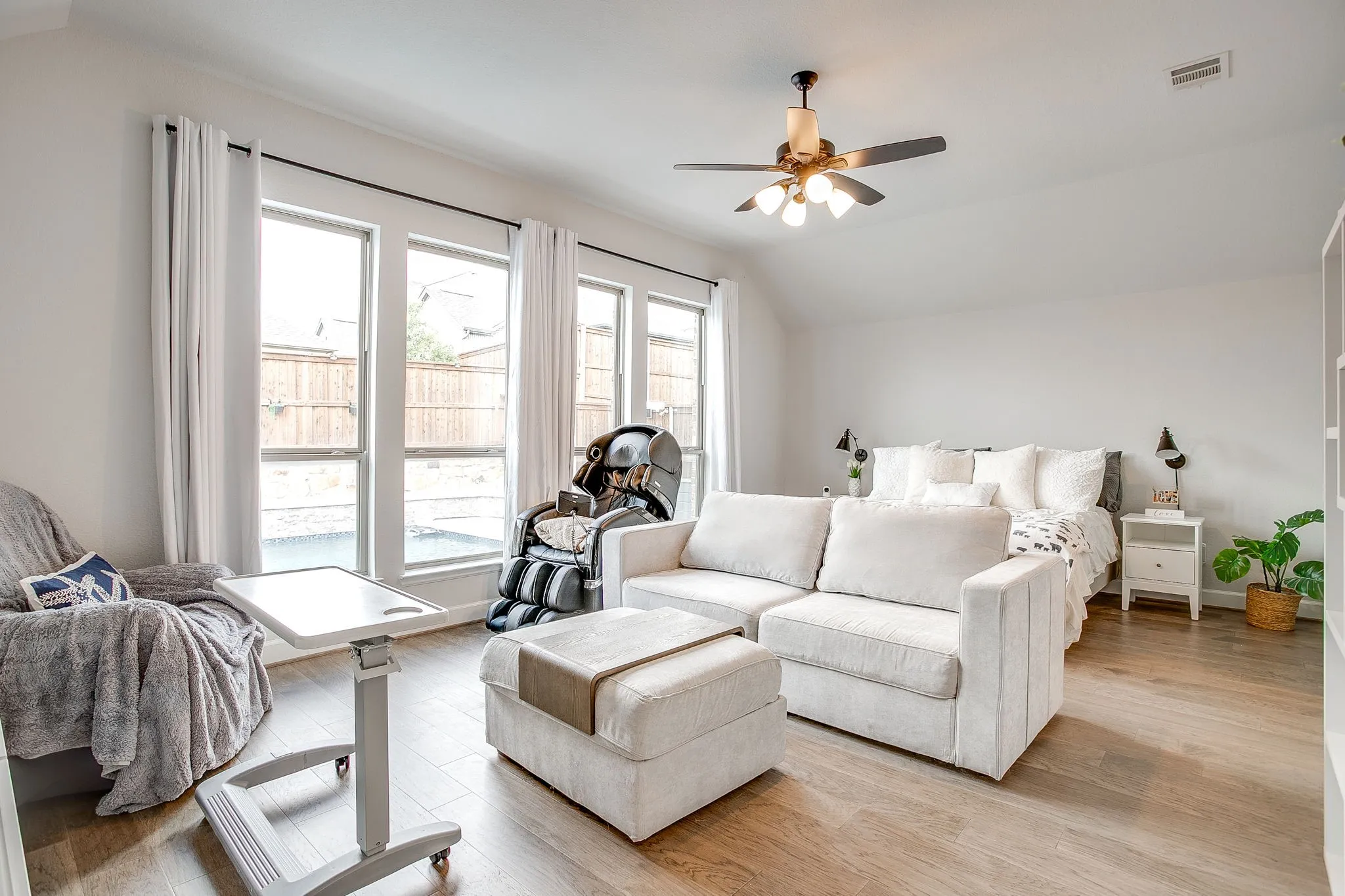 Single Family Residence For Sale in Tarrant County , 5736 Lake Jackson Drive, Fort Worth, Texas 76126, 4 Bedroom, 4 Bathroom, 3 Garage spaces, 2,694 Sqft, built in 2021, mls#21407548, Real Estate Agent in Fort Worth, Homes For Sale in Tarrant county, Homes For Sale in Fort Worth, Realtor in Fort Worth Texas, Real Estate Brokerage Independent Realty Texas, Luminita Cordes Realtor
