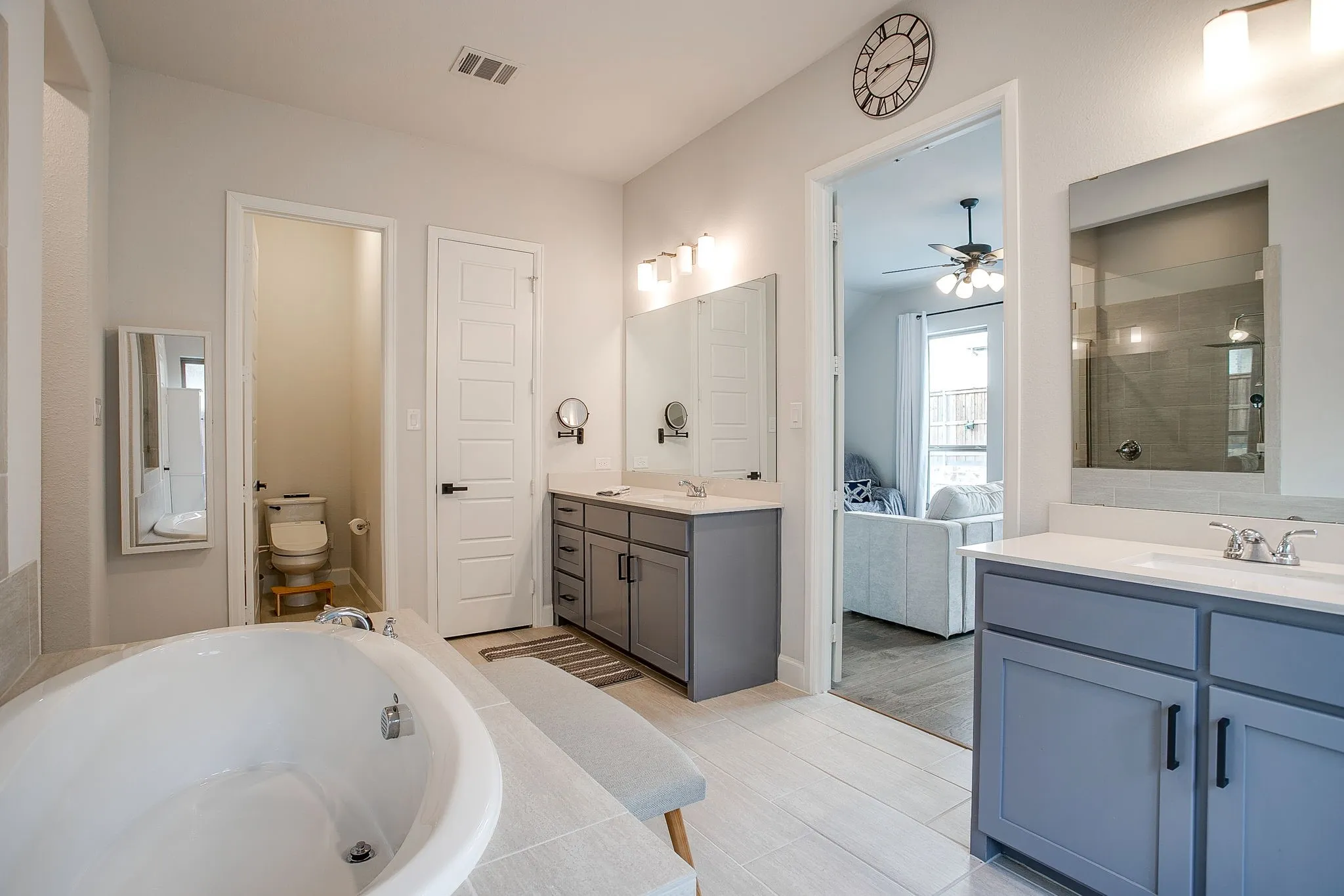 Single Family Residence For Sale in Tarrant County , 5736 Lake Jackson Drive, Fort Worth, Texas 76126, 4 Bedroom, 4 Bathroom, 3 Garage spaces, 2,694 Sqft, built in 2021, mls#21407548, Real Estate Agent in Fort Worth, Homes For Sale in Tarrant county, Homes For Sale in Fort Worth, Realtor in Fort Worth Texas, Real Estate Brokerage Independent Realty Texas, Luminita Cordes Realtor
