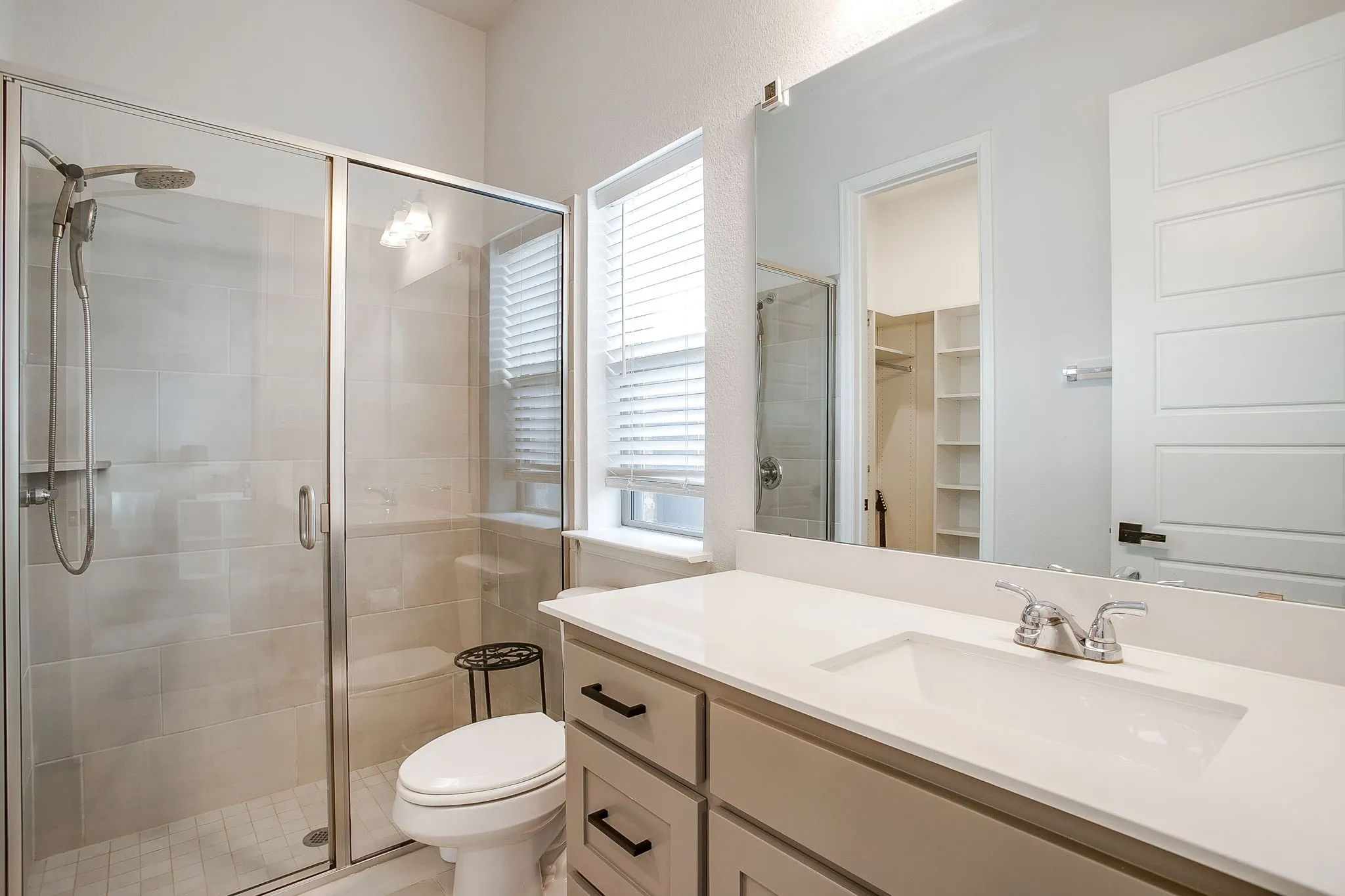 Single Family Residence For Sale in Tarrant County , 5736 Lake Jackson Drive, Fort Worth, Texas 76126, 4 Bedroom, 4 Bathroom, 3 Garage spaces, 2,694 Sqft, built in 2021, mls#21407548, Real Estate Agent in Fort Worth, Homes For Sale in Tarrant county, Homes For Sale in Fort Worth, Realtor in Fort Worth Texas, Real Estate Brokerage Independent Realty Texas, Luminita Cordes Realtor