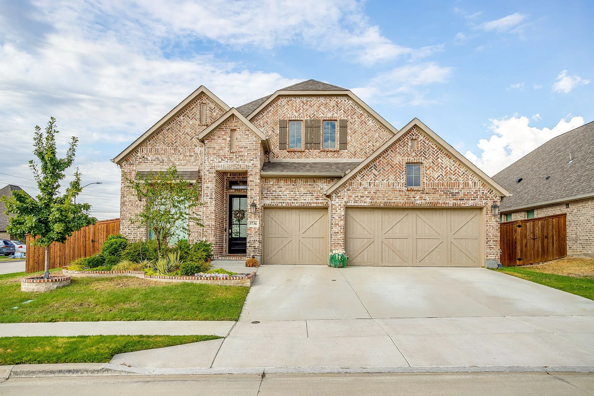 Single Family Residence For Sale in Tarrant County , 5736 Lake Jackson Drive, Fort Worth, Texas 76126, 4 Bedroom, 4 Bathroom, 3 Garage spaces, 2,694 Sqft, built in 2021, mls#21407548, Real Estate Agent in Fort Worth, Homes For Sale in Tarrant county, Homes For Sale in Fort Worth, Realtor in Fort Worth Texas, Real Estate Brokerage Independent Realty Texas, Luminita Cordes Realtor