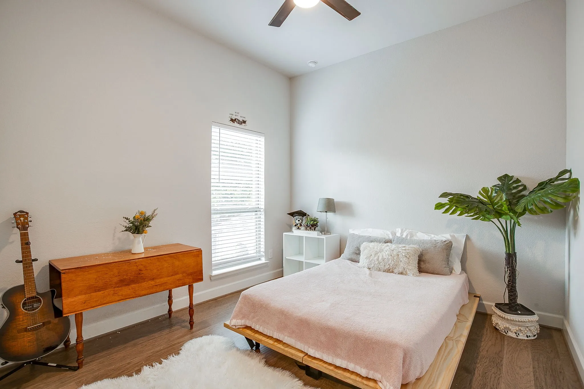 Single Family Residence For Sale in Tarrant County , 5736 Lake Jackson Drive, Fort Worth, Texas 76126, 4 Bedroom, 4 Bathroom, 3 Garage spaces, 2,694 Sqft, built in 2021, mls#21407548, Real Estate Agent in Fort Worth, Homes For Sale in Tarrant county, Homes For Sale in Fort Worth, Realtor in Fort Worth Texas, Real Estate Brokerage Independent Realty Texas, Luminita Cordes Realtor