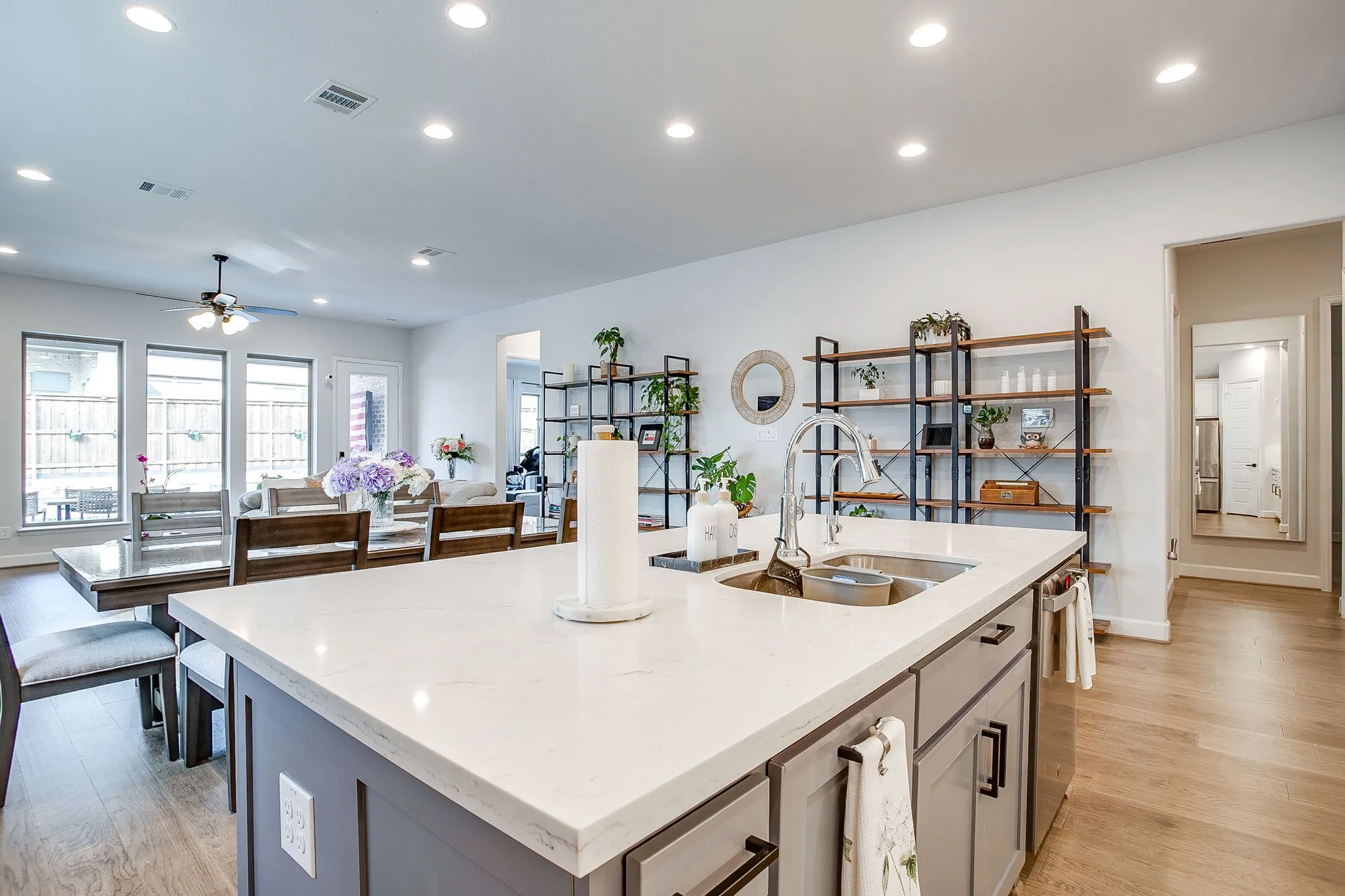 Single Family Residence For Sale in Tarrant County , 5736 Lake Jackson Drive, Fort Worth, Texas 76126, 4 Bedroom, 4 Bathroom, 3 Garage spaces, 2,694 Sqft, built in 2021, mls#21407548, Real Estate Agent in Fort Worth, Homes For Sale in Tarrant county, Homes For Sale in Fort Worth, Realtor in Fort Worth Texas, Real Estate Brokerage Independent Realty Texas, Luminita Cordes Realtor