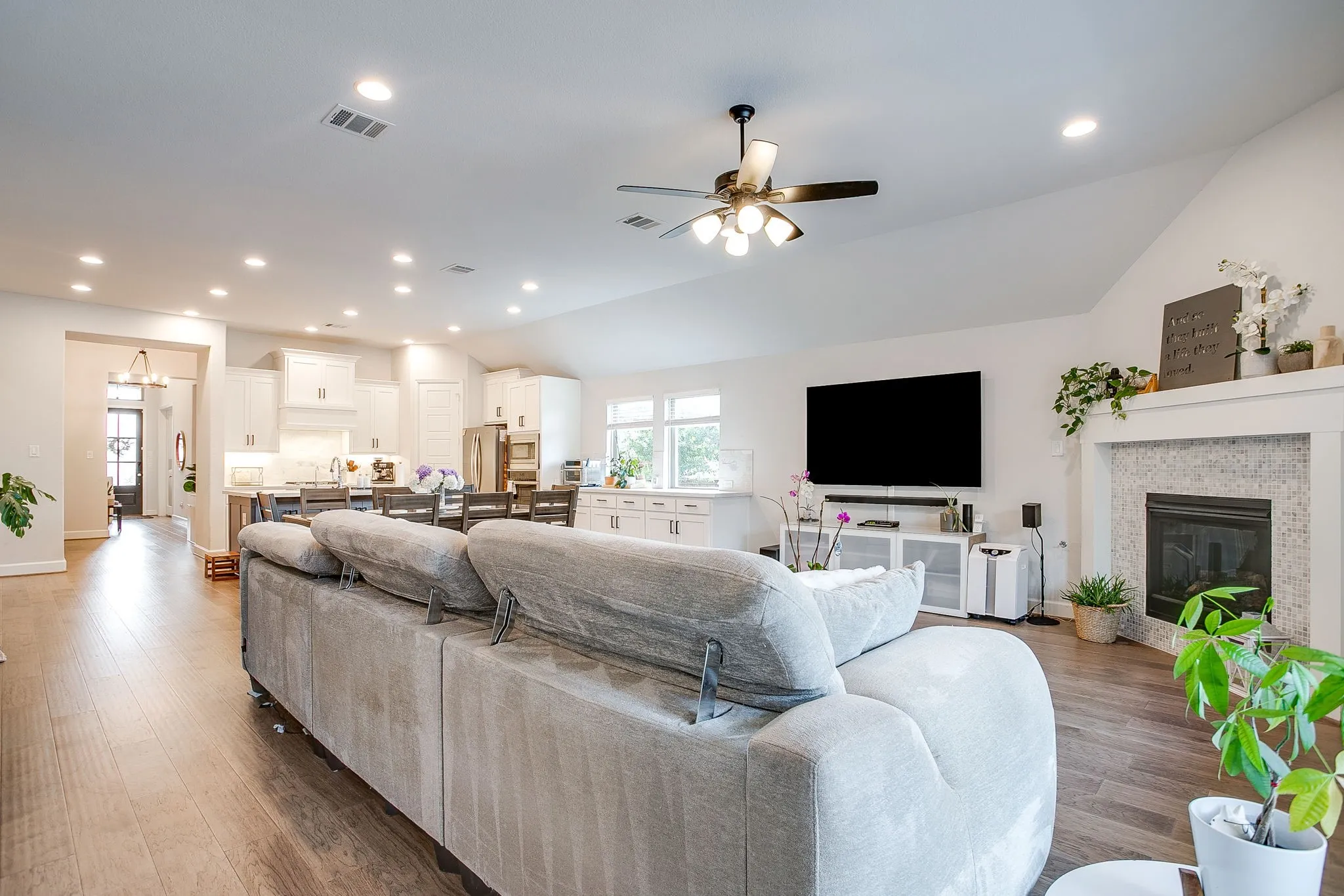 Single Family Residence For Sale in Tarrant County , 5736 Lake Jackson Drive, Fort Worth, Texas 76126, 4 Bedroom, 4 Bathroom, 3 Garage spaces, 2,694 Sqft, built in 2021, mls#21407548, Real Estate Agent in Fort Worth, Homes For Sale in Tarrant county, Homes For Sale in Fort Worth, Realtor in Fort Worth Texas, Real Estate Brokerage Independent Realty Texas, Luminita Cordes Realtor