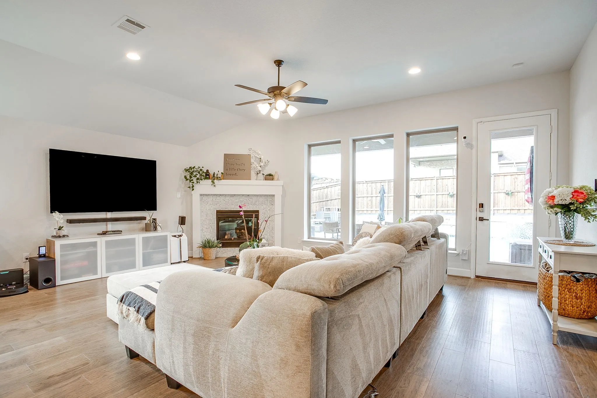 Single Family Residence For Sale in Tarrant County , 5736 Lake Jackson Drive, Fort Worth, Texas 76126, 4 Bedroom, 4 Bathroom, 3 Garage spaces, 2,694 Sqft, built in 2021, mls#21407548, Real Estate Agent in Fort Worth, Homes For Sale in Tarrant county, Homes For Sale in Fort Worth, Realtor in Fort Worth Texas, Real Estate Brokerage Independent Realty Texas, Luminita Cordes Realtor