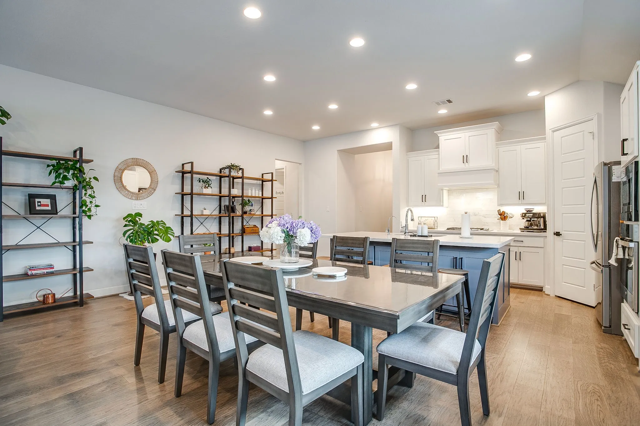 Single Family Residence For Sale in Tarrant County , 5736 Lake Jackson Drive, Fort Worth, Texas 76126, 4 Bedroom, 4 Bathroom, 3 Garage spaces, 2,694 Sqft, built in 2021, mls#21407548, Real Estate Agent in Fort Worth, Homes For Sale in Tarrant county, Homes For Sale in Fort Worth, Realtor in Fort Worth Texas, Real Estate Brokerage Independent Realty Texas, Luminita Cordes Realtor