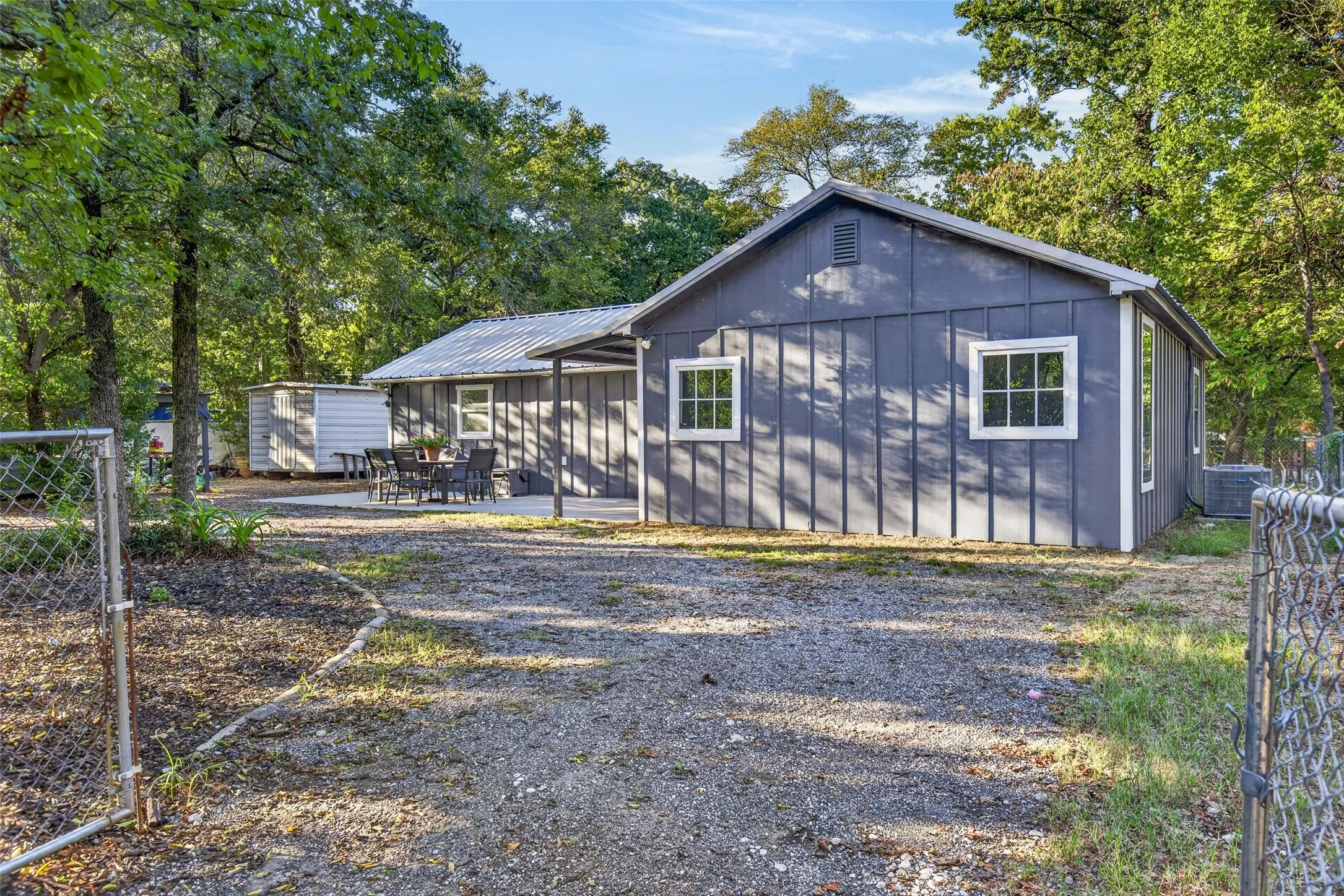 Single Family Residence For Sale in Henderson County , 139 Wedgewood Loop, Mabank, Texas 75156, 3 Bedroom, 2 Bathroom, Garage spaces, 1,600 Sqft, built in 2021, mls#21407555, Real Estate Agent in Mabank, Homes For Sale in Henderson county, Homes For Sale in Mabank, Realtor in Mabank Texas, Real Estate Brokerage Independent Realty Texas, Luminita Cordes Realtor