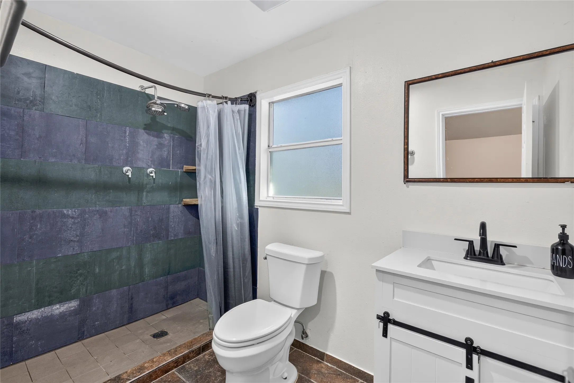Primary en-suite