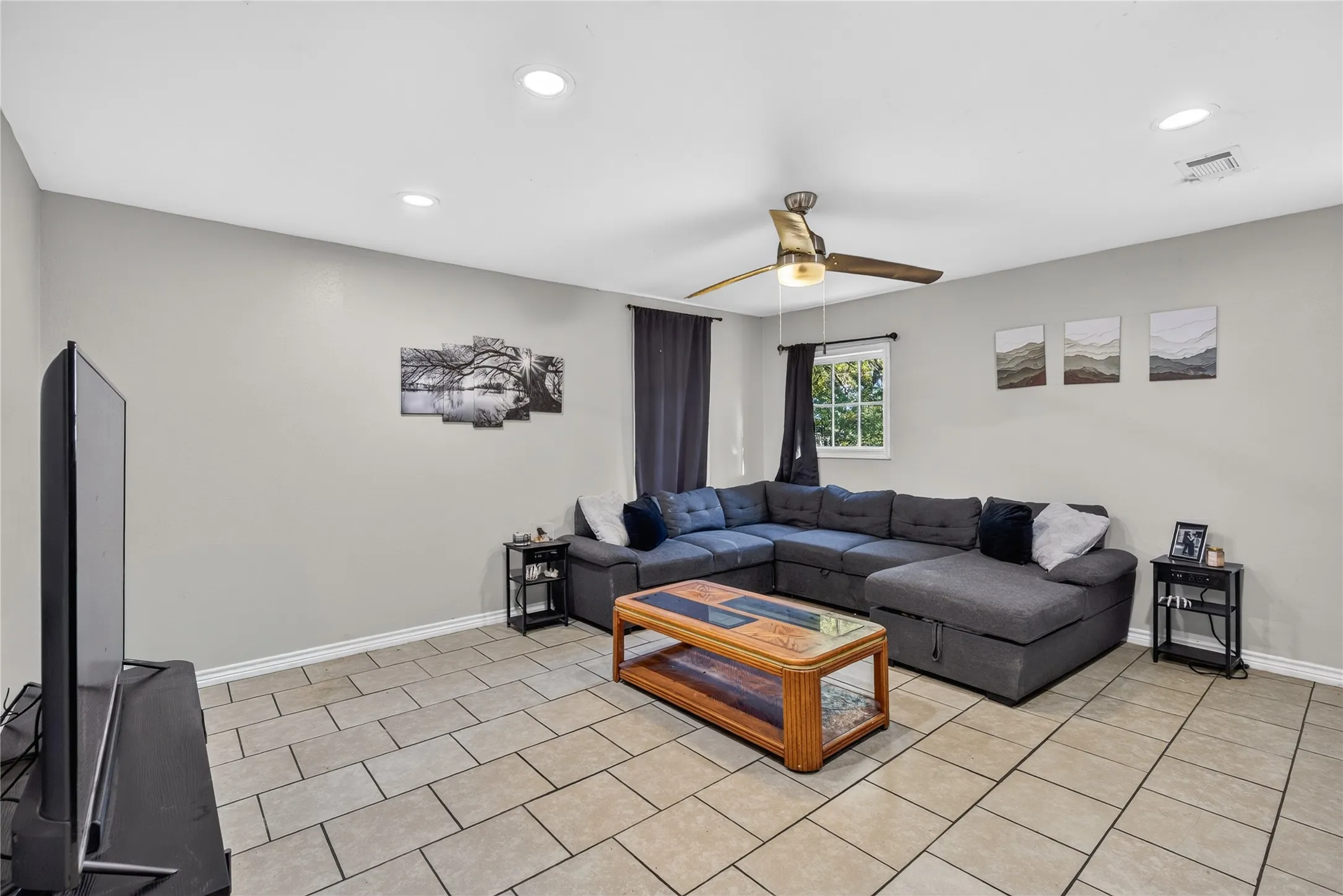 Single Family Residence For Sale in Henderson County , 139 Wedgewood Loop, Mabank, Texas 75156, 3 Bedroom, 2 Bathroom, Garage spaces, 1,600 Sqft, built in 2021, mls#21407555, Real Estate Agent in Mabank, Homes For Sale in Henderson county, Homes For Sale in Mabank, Realtor in Mabank Texas, Real Estate Brokerage Independent Realty Texas, Luminita Cordes Realtor