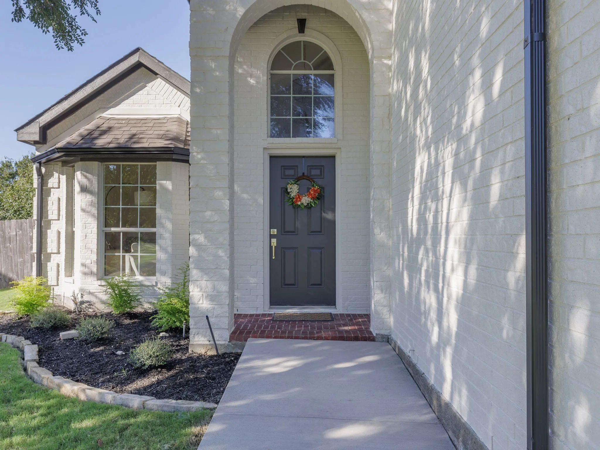 Single Family Residence For Sale in Tarrant County , 2807 Saint Maria Drive, Mansfield, Texas 76063, 4 Bedroom, 3 Bathroom, 2 Garage spaces, 2,671 Sqft, built in 2005, mls#21406654, Real Estate Agent in Mansfield, Homes For Sale in Tarrant county, Homes For Sale in Mansfield, Realtor in Mansfield Texas, Real Estate Brokerage Independent Realty Texas, Luminita Cordes Realtor