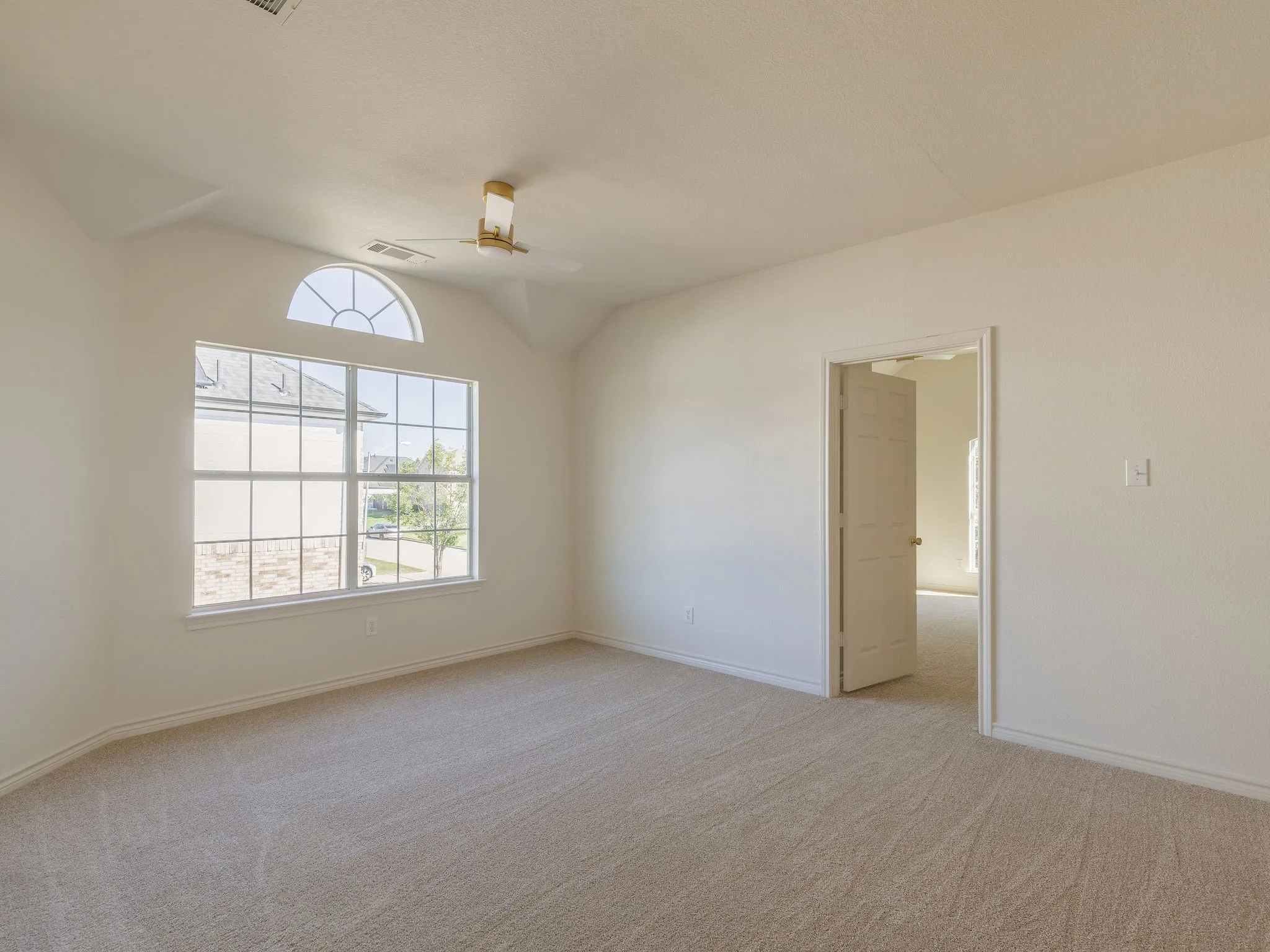 Single Family Residence For Sale in Tarrant County , 2807 Saint Maria Drive, Mansfield, Texas 76063, 4 Bedroom, 3 Bathroom, 2 Garage spaces, 2,671 Sqft, built in 2005, mls#21406654, Real Estate Agent in Mansfield, Homes For Sale in Tarrant county, Homes For Sale in Mansfield, Realtor in Mansfield Texas, Real Estate Brokerage Independent Realty Texas, Luminita Cordes Realtor