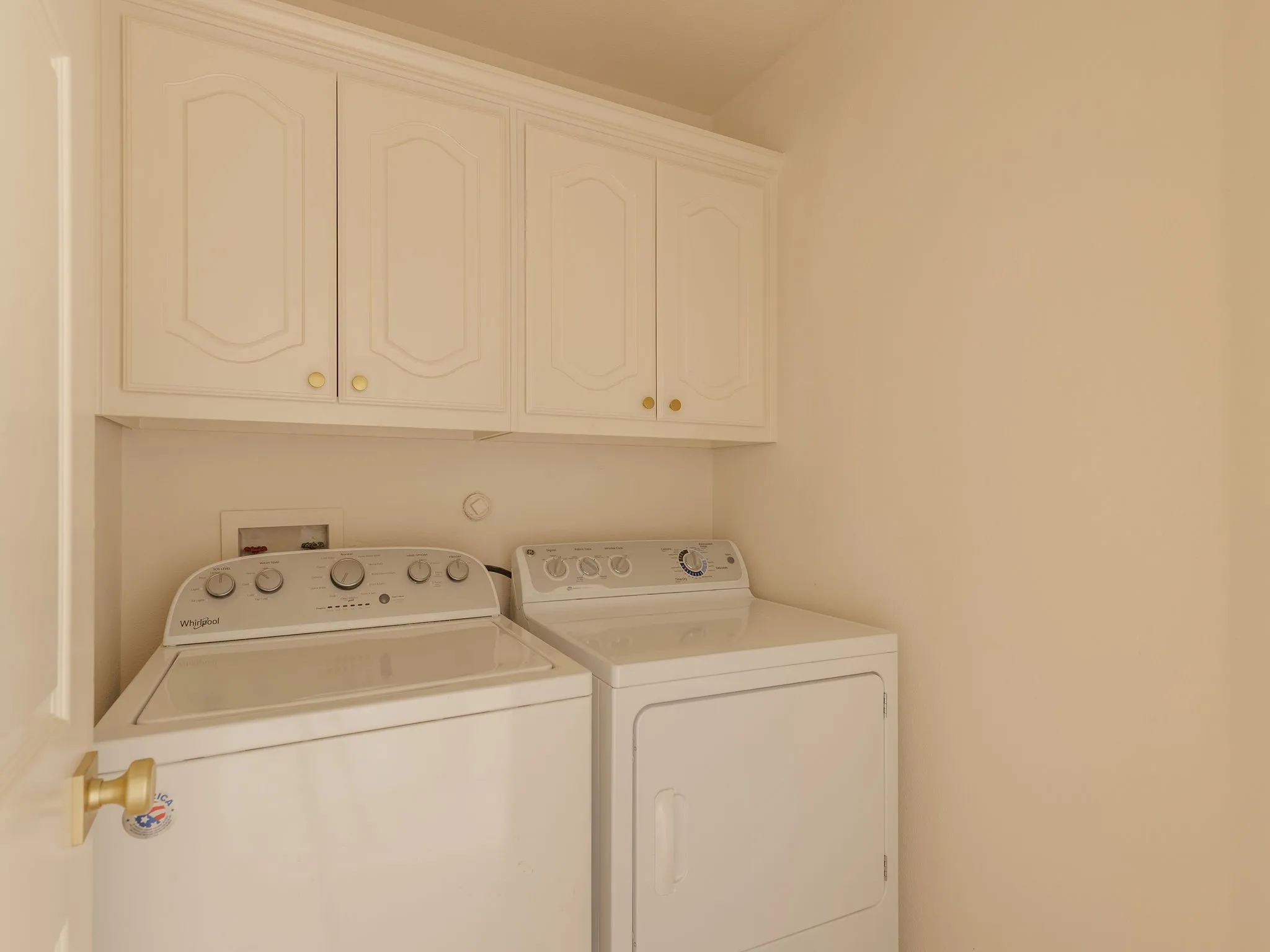 Single Family Residence For Sale in Tarrant County , 2807 Saint Maria Drive, Mansfield, Texas 76063, 4 Bedroom, 3 Bathroom, 2 Garage spaces, 2,671 Sqft, built in 2005, mls#21406654, Real Estate Agent in Mansfield, Homes For Sale in Tarrant county, Homes For Sale in Mansfield, Realtor in Mansfield Texas, Real Estate Brokerage Independent Realty Texas, Luminita Cordes Realtor