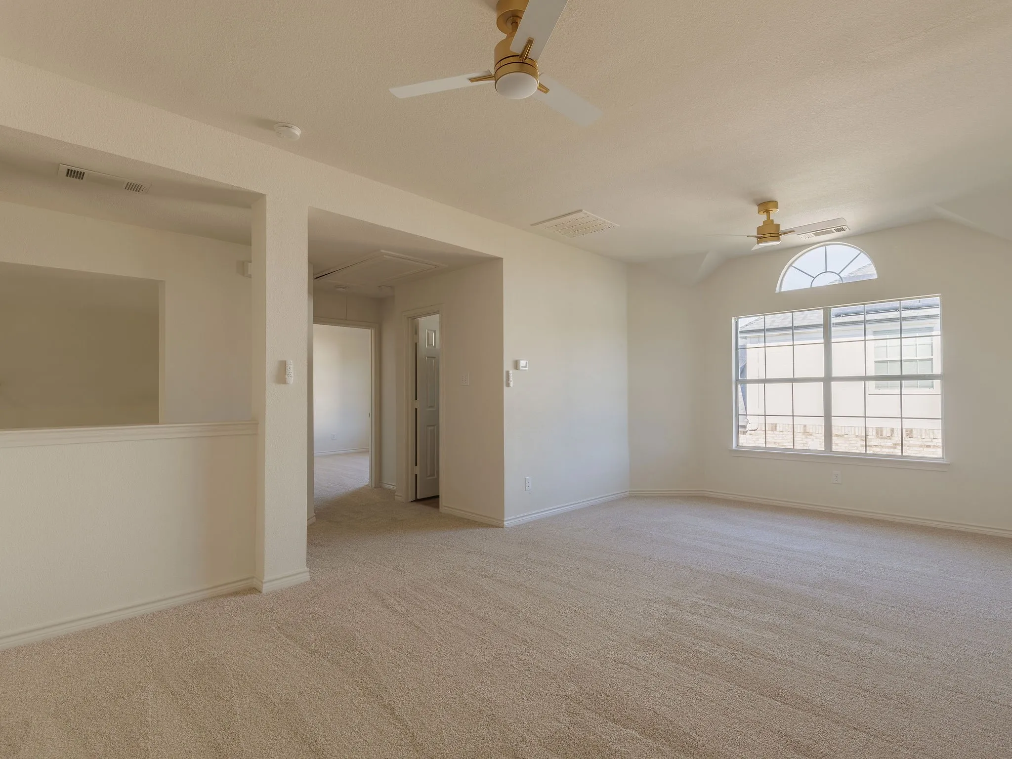 Single Family Residence For Sale in Tarrant County , 2807 Saint Maria Drive, Mansfield, Texas 76063, 4 Bedroom, 3 Bathroom, 2 Garage spaces, 2,671 Sqft, built in 2005, mls#21406654, Real Estate Agent in Mansfield, Homes For Sale in Tarrant county, Homes For Sale in Mansfield, Realtor in Mansfield Texas, Real Estate Brokerage Independent Realty Texas, Luminita Cordes Realtor