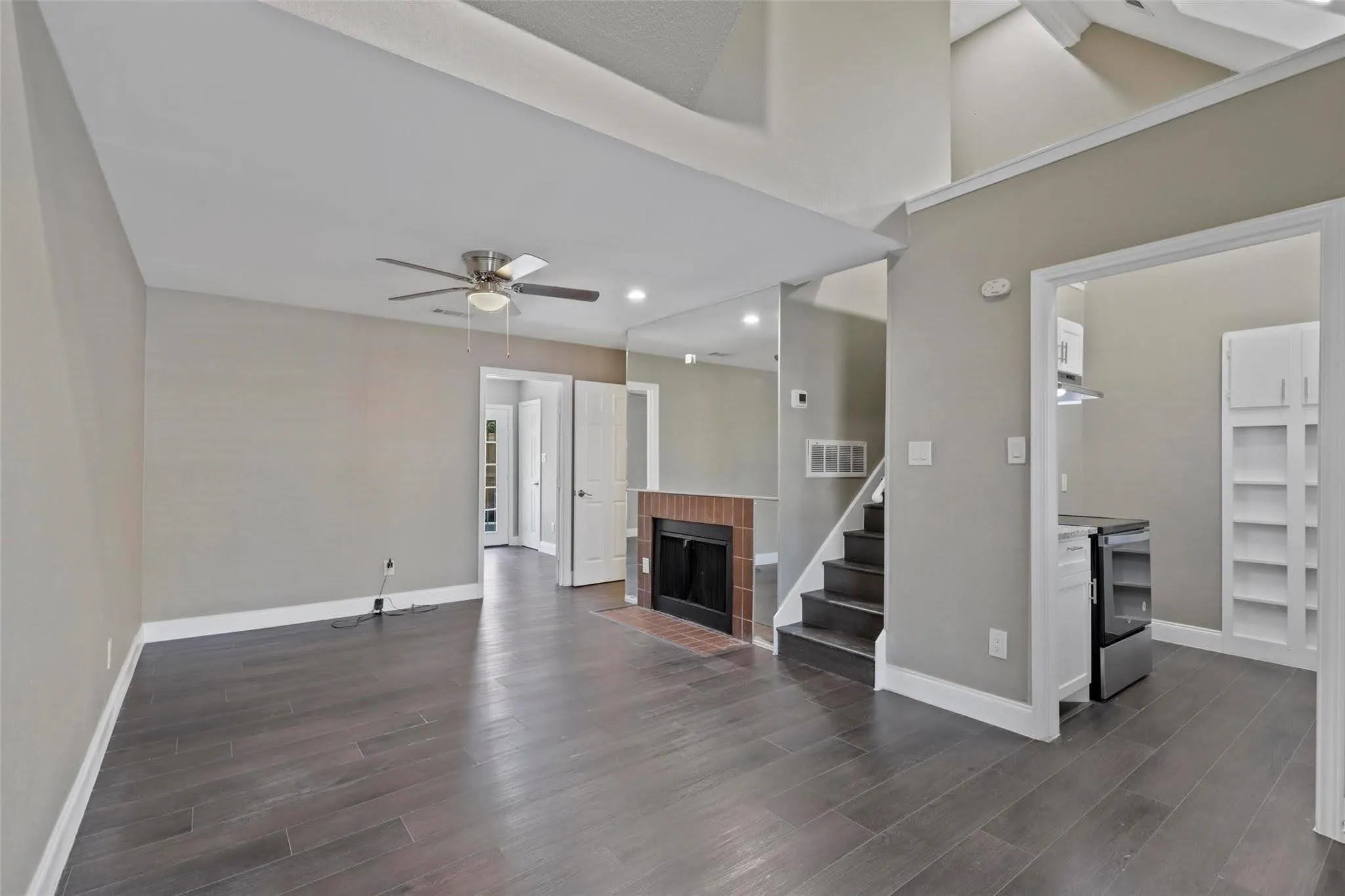 Townhouse For Sale in Tarrant County , 1448 Weiler Boulevard, Fort Worth, Texas 76112, 2 Bedroom, 2 Bathroom, Garage spaces, 954 Sqft, built in 1978, mls#21407702, Real Estate Agent in Fort Worth, Homes For Sale in Tarrant county, Homes For Sale in Fort Worth, Realtor in Fort Worth Texas, Real Estate Brokerage Independent Realty Texas, Luminita Cordes Realtor