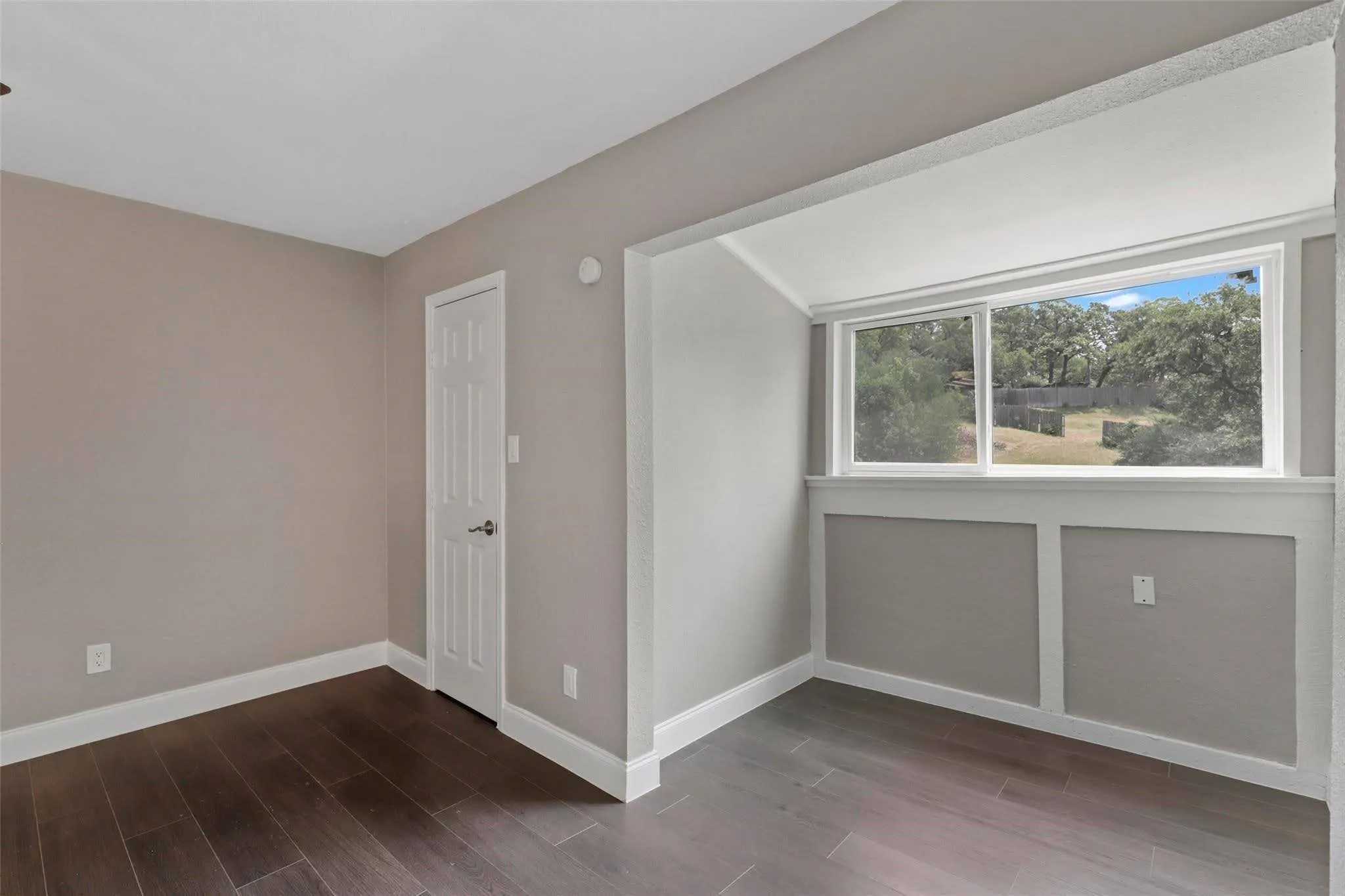 Townhouse For Sale in Tarrant County , 1448 Weiler Boulevard, Fort Worth, Texas 76112, 2 Bedroom, 2 Bathroom, Garage spaces, 954 Sqft, built in 1978, mls#21407702, Real Estate Agent in Fort Worth, Homes For Sale in Tarrant county, Homes For Sale in Fort Worth, Realtor in Fort Worth Texas, Real Estate Brokerage Independent Realty Texas, Luminita Cordes Realtor