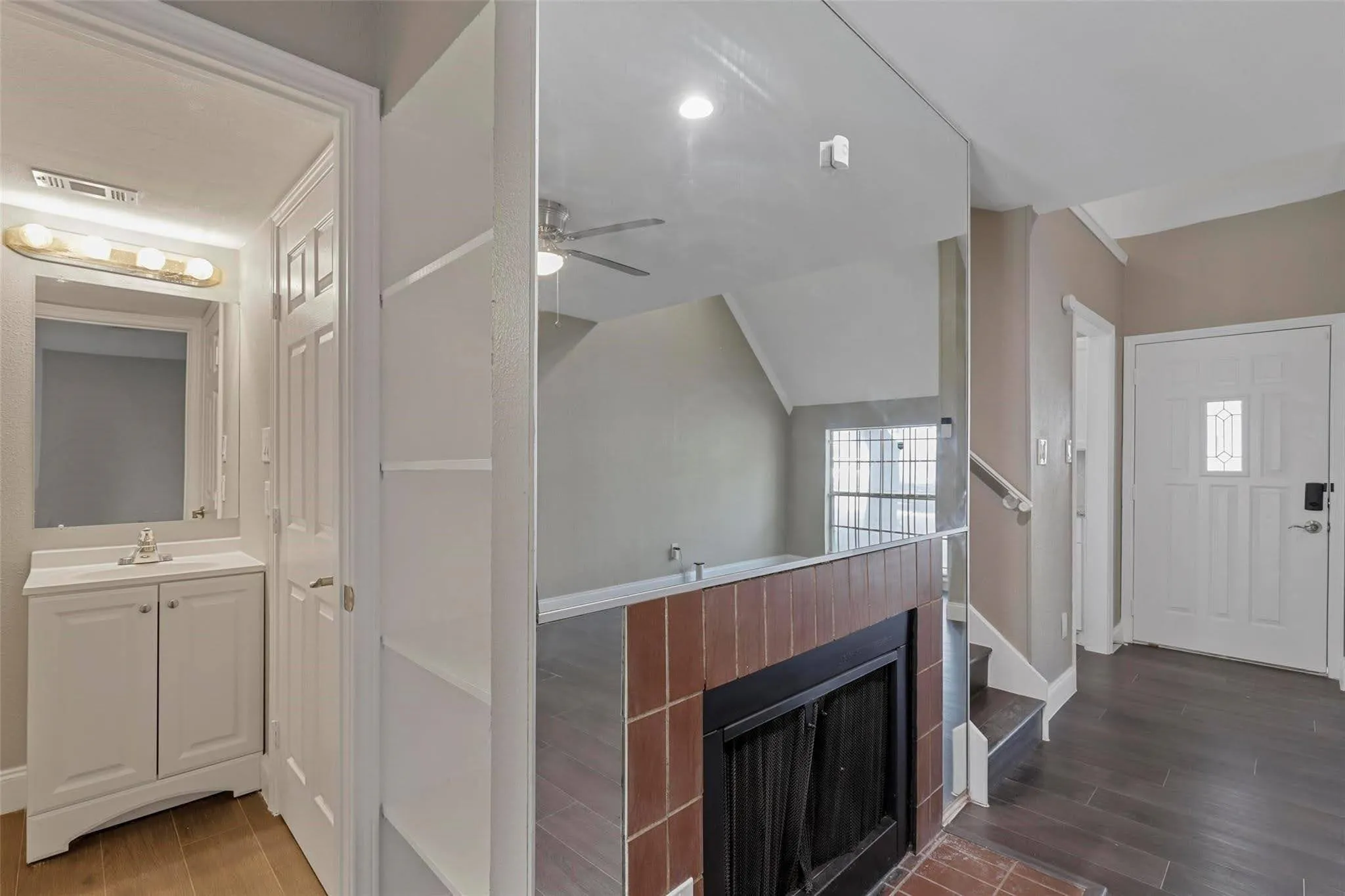 Townhouse For Sale in Tarrant County , 1448 Weiler Boulevard, Fort Worth, Texas 76112, 2 Bedroom, 2 Bathroom, Garage spaces, 954 Sqft, built in 1978, mls#21407702, Real Estate Agent in Fort Worth, Homes For Sale in Tarrant county, Homes For Sale in Fort Worth, Realtor in Fort Worth Texas, Real Estate Brokerage Independent Realty Texas, Luminita Cordes Realtor