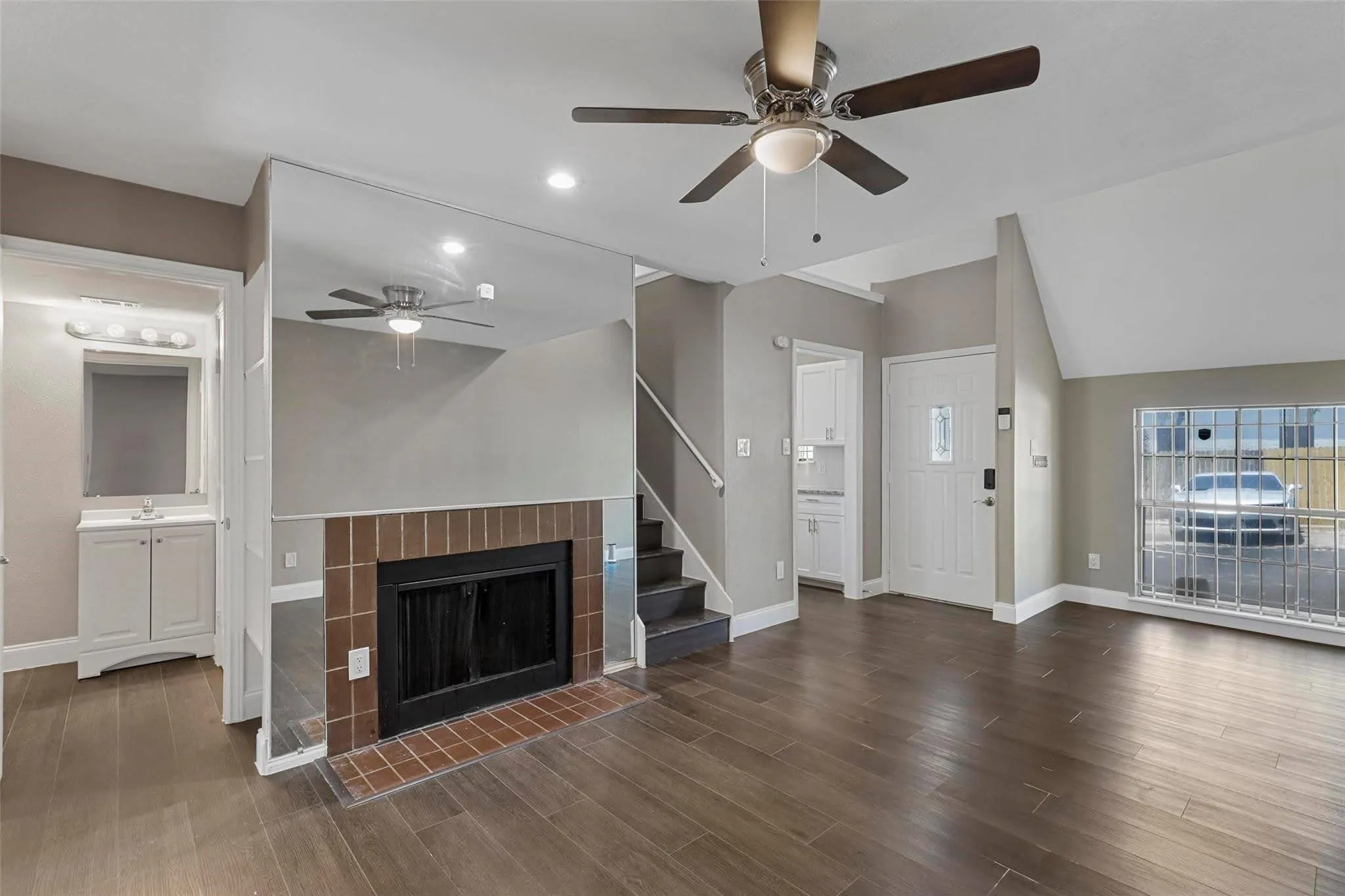 Townhouse For Sale in Tarrant County , 1448 Weiler Boulevard, Fort Worth, Texas 76112, 2 Bedroom, 2 Bathroom, Garage spaces, 954 Sqft, built in 1978, mls#21407702, Real Estate Agent in Fort Worth, Homes For Sale in Tarrant county, Homes For Sale in Fort Worth, Realtor in Fort Worth Texas, Real Estate Brokerage Independent Realty Texas, Luminita Cordes Realtor