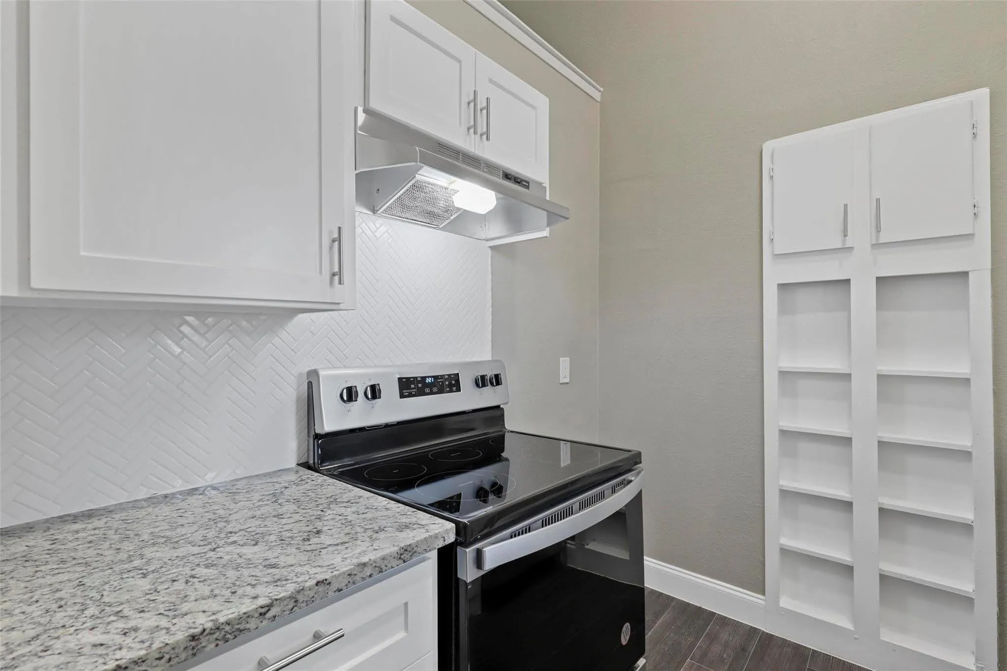 Townhouse For Sale in Tarrant County , 1448 Weiler Boulevard, Fort Worth, Texas 76112, 2 Bedroom, 2 Bathroom, Garage spaces, 954 Sqft, built in 1978, mls#21407702, Real Estate Agent in Fort Worth, Homes For Sale in Tarrant county, Homes For Sale in Fort Worth, Realtor in Fort Worth Texas, Real Estate Brokerage Independent Realty Texas, Luminita Cordes Realtor