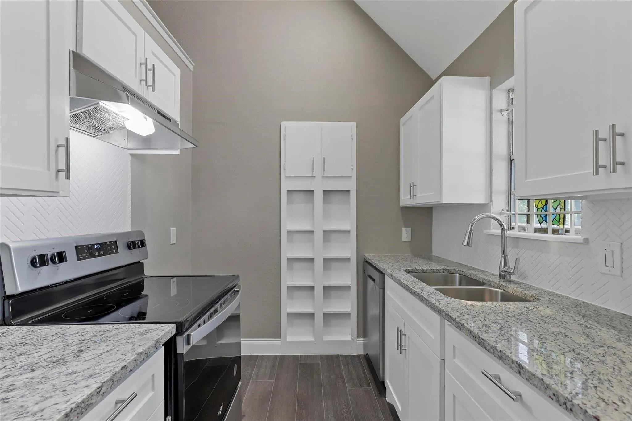 Townhouse For Sale in Tarrant County , 1448 Weiler Boulevard, Fort Worth, Texas 76112, 2 Bedroom, 2 Bathroom, Garage spaces, 954 Sqft, built in 1978, mls#21407702, Real Estate Agent in Fort Worth, Homes For Sale in Tarrant county, Homes For Sale in Fort Worth, Realtor in Fort Worth Texas, Real Estate Brokerage Independent Realty Texas, Luminita Cordes Realtor