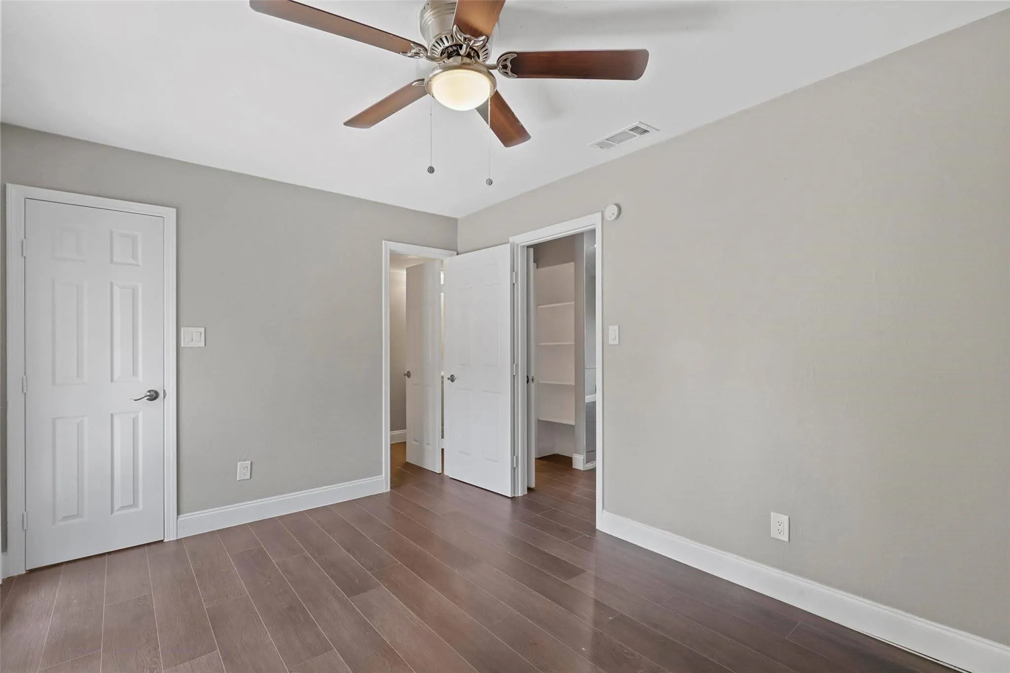 Townhouse For Sale in Tarrant County , 1448 Weiler Boulevard, Fort Worth, Texas 76112, 2 Bedroom, 2 Bathroom, Garage spaces, 954 Sqft, built in 1978, mls#21407702, Real Estate Agent in Fort Worth, Homes For Sale in Tarrant county, Homes For Sale in Fort Worth, Realtor in Fort Worth Texas, Real Estate Brokerage Independent Realty Texas, Luminita Cordes Realtor