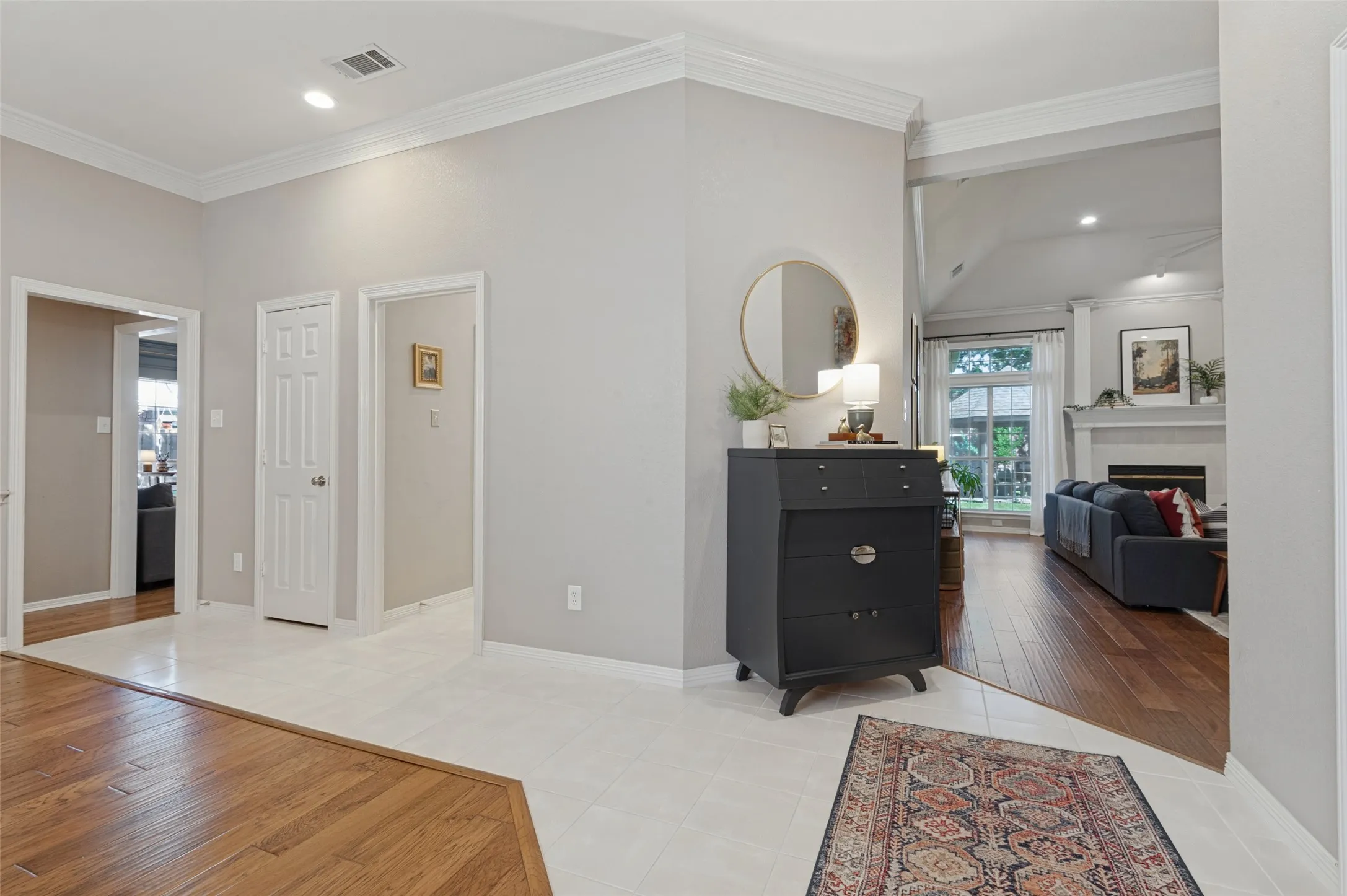 Single Family Residence For Sale in Tarrant County , 1500 Forest Meadows Court, Bedford, Texas 76021, 4 Bedroom, 3 Bathroom, 2 Garage spaces, 2,589 Sqft, built in 1991, mls#21407042, Real Estate Agent in Bedford, Homes For Sale in Tarrant county, Homes For Sale in Bedford, Realtor in Bedford Texas, Real Estate Brokerage Independent Realty Texas, Luminita Cordes Realtor