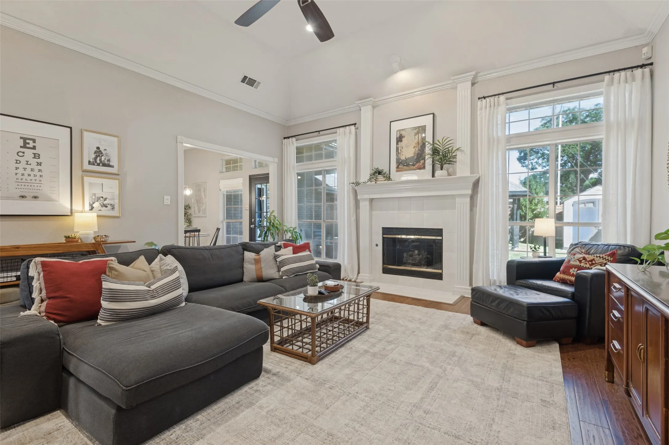 Single Family Residence For Sale in Tarrant County , 1500 Forest Meadows Court, Bedford, Texas 76021, 4 Bedroom, 3 Bathroom, 2 Garage spaces, 2,589 Sqft, built in 1991, mls#21407042, Real Estate Agent in Bedford, Homes For Sale in Tarrant county, Homes For Sale in Bedford, Realtor in Bedford Texas, Real Estate Brokerage Independent Realty Texas, Luminita Cordes Realtor