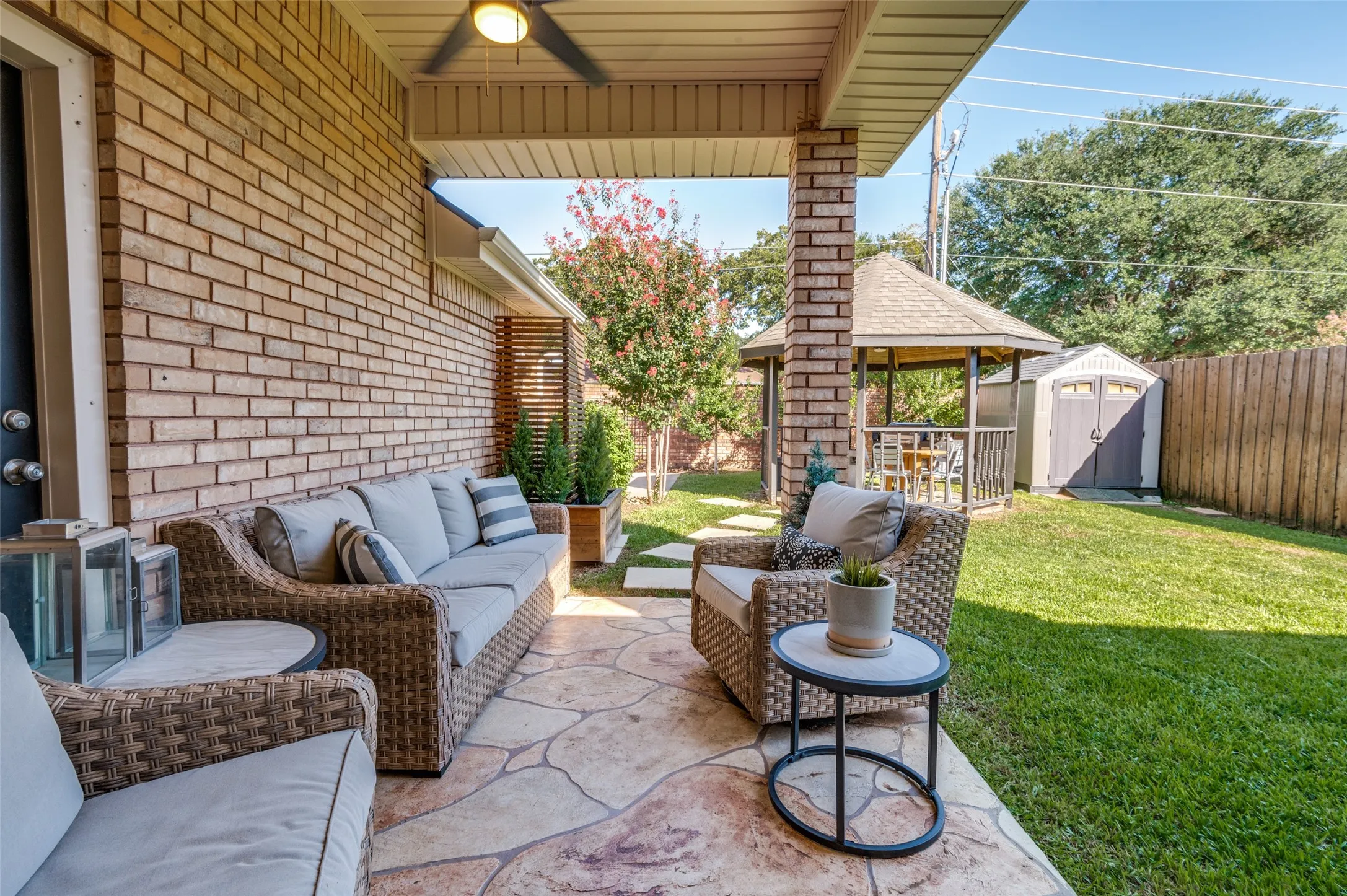 Single Family Residence For Sale in Tarrant County , 1500 Forest Meadows Court, Bedford, Texas 76021, 4 Bedroom, 3 Bathroom, 2 Garage spaces, 2,589 Sqft, built in 1991, mls#21407042, Real Estate Agent in Bedford, Homes For Sale in Tarrant county, Homes For Sale in Bedford, Realtor in Bedford Texas, Real Estate Brokerage Independent Realty Texas, Luminita Cordes Realtor