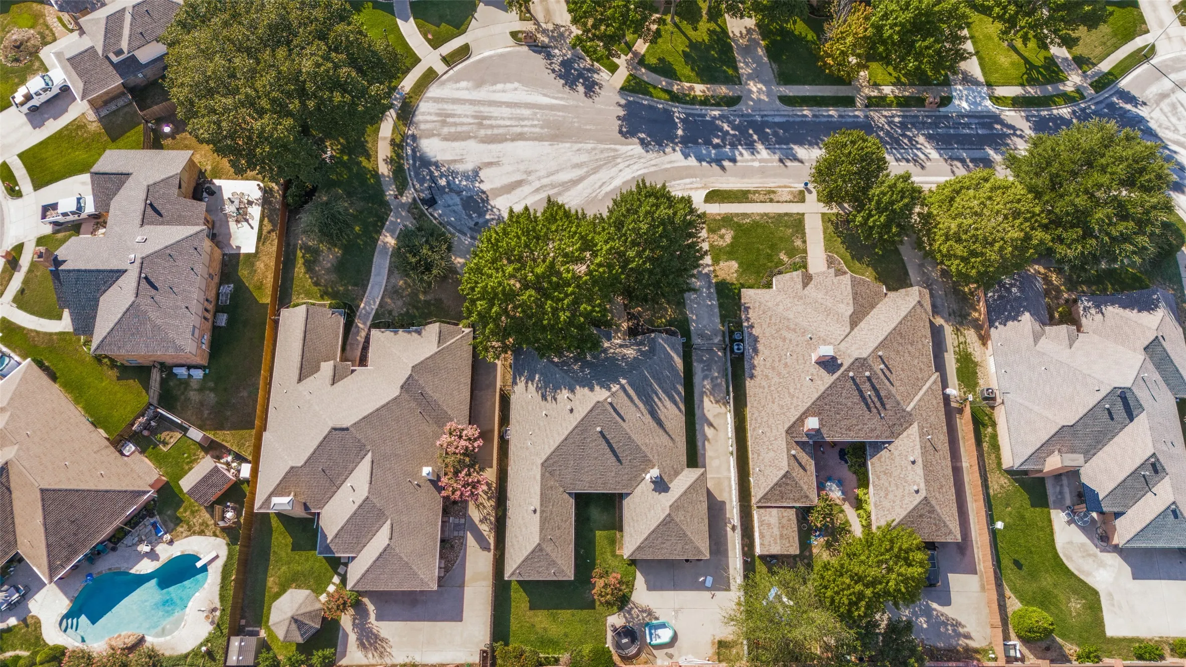Single Family Residence For Sale in Tarrant County , 1500 Forest Meadows Court, Bedford, Texas 76021, 4 Bedroom, 3 Bathroom, 2 Garage spaces, 2,589 Sqft, built in 1991, mls#21407042, Real Estate Agent in Bedford, Homes For Sale in Tarrant county, Homes For Sale in Bedford, Realtor in Bedford Texas, Real Estate Brokerage Independent Realty Texas, Luminita Cordes Realtor