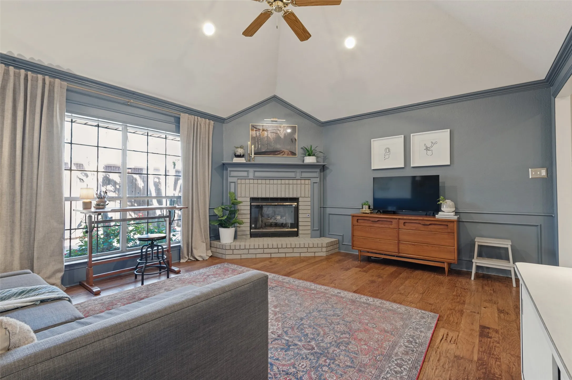 Single Family Residence For Sale in Tarrant County , 1500 Forest Meadows Court, Bedford, Texas 76021, 4 Bedroom, 3 Bathroom, 2 Garage spaces, 2,589 Sqft, built in 1991, mls#21407042, Real Estate Agent in Bedford, Homes For Sale in Tarrant county, Homes For Sale in Bedford, Realtor in Bedford Texas, Real Estate Brokerage Independent Realty Texas, Luminita Cordes Realtor