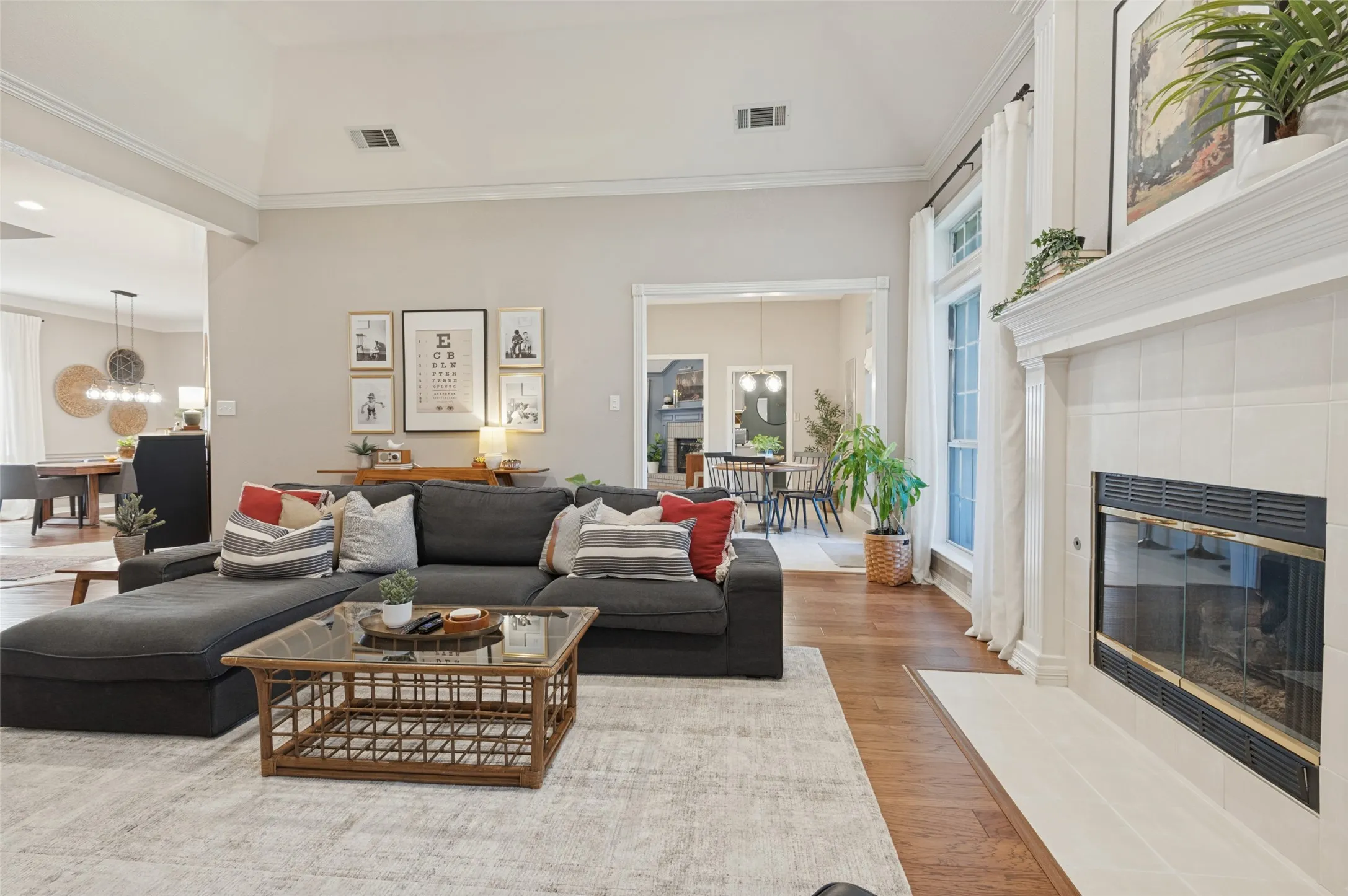 Single Family Residence For Sale in Tarrant County , 1500 Forest Meadows Court, Bedford, Texas 76021, 4 Bedroom, 3 Bathroom, 2 Garage spaces, 2,589 Sqft, built in 1991, mls#21407042, Real Estate Agent in Bedford, Homes For Sale in Tarrant county, Homes For Sale in Bedford, Realtor in Bedford Texas, Real Estate Brokerage Independent Realty Texas, Luminita Cordes Realtor