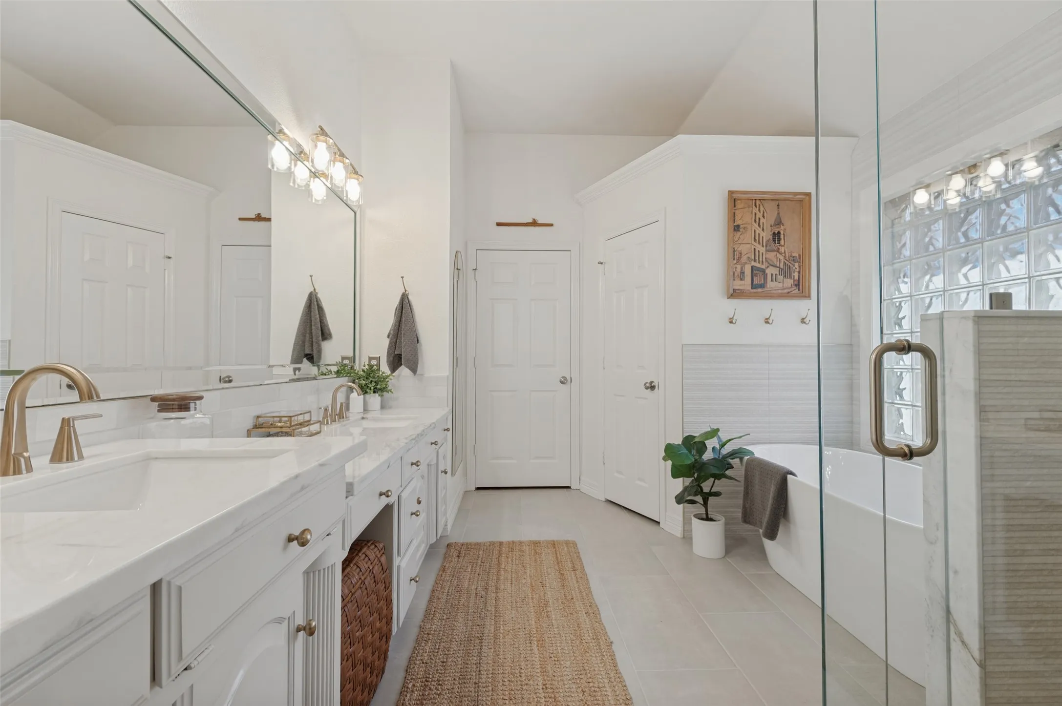 Single Family Residence For Sale in Tarrant County , 1500 Forest Meadows Court, Bedford, Texas 76021, 4 Bedroom, 3 Bathroom, 2 Garage spaces, 2,589 Sqft, built in 1991, mls#21407042, Real Estate Agent in Bedford, Homes For Sale in Tarrant county, Homes For Sale in Bedford, Realtor in Bedford Texas, Real Estate Brokerage Independent Realty Texas, Luminita Cordes Realtor