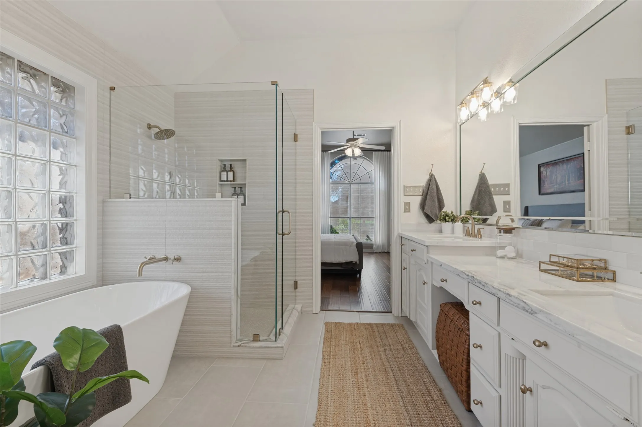 Single Family Residence For Sale in Tarrant County , 1500 Forest Meadows Court, Bedford, Texas 76021, 4 Bedroom, 3 Bathroom, 2 Garage spaces, 2,589 Sqft, built in 1991, mls#21407042, Real Estate Agent in Bedford, Homes For Sale in Tarrant county, Homes For Sale in Bedford, Realtor in Bedford Texas, Real Estate Brokerage Independent Realty Texas, Luminita Cordes Realtor