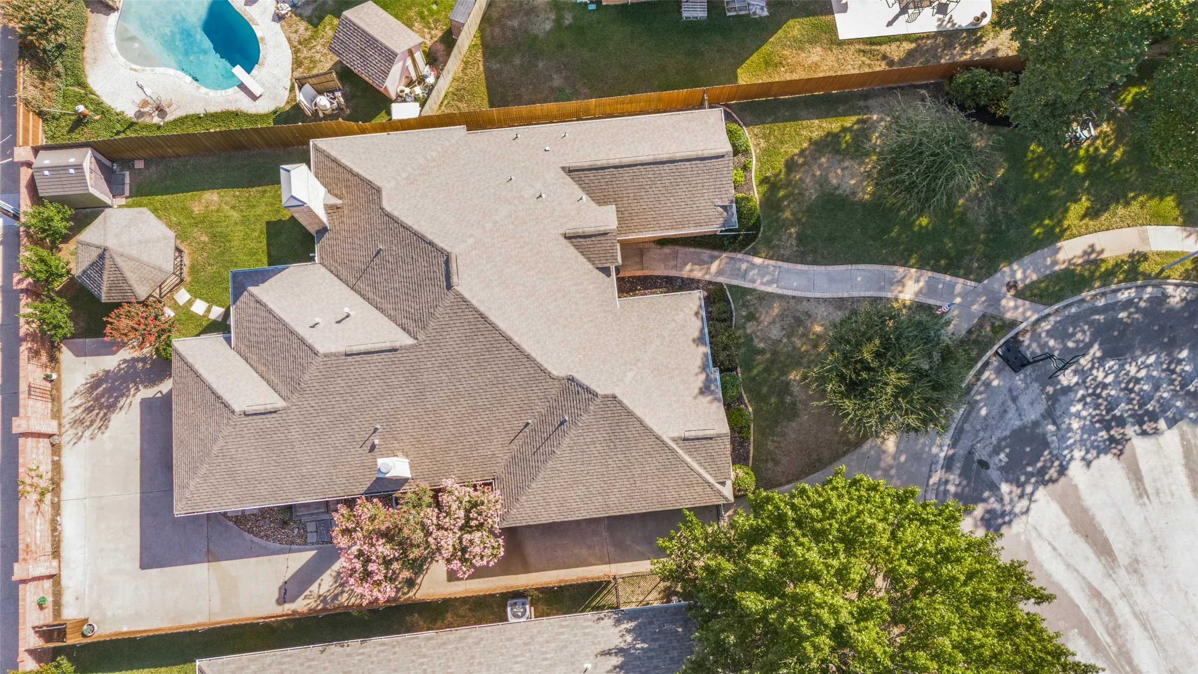 Single Family Residence For Sale in Tarrant County , 1500 Forest Meadows Court, Bedford, Texas 76021, 4 Bedroom, 3 Bathroom, 2 Garage spaces, 2,589 Sqft, built in 1991, mls#21407042, Real Estate Agent in Bedford, Homes For Sale in Tarrant county, Homes For Sale in Bedford, Realtor in Bedford Texas, Real Estate Brokerage Independent Realty Texas, Luminita Cordes Realtor