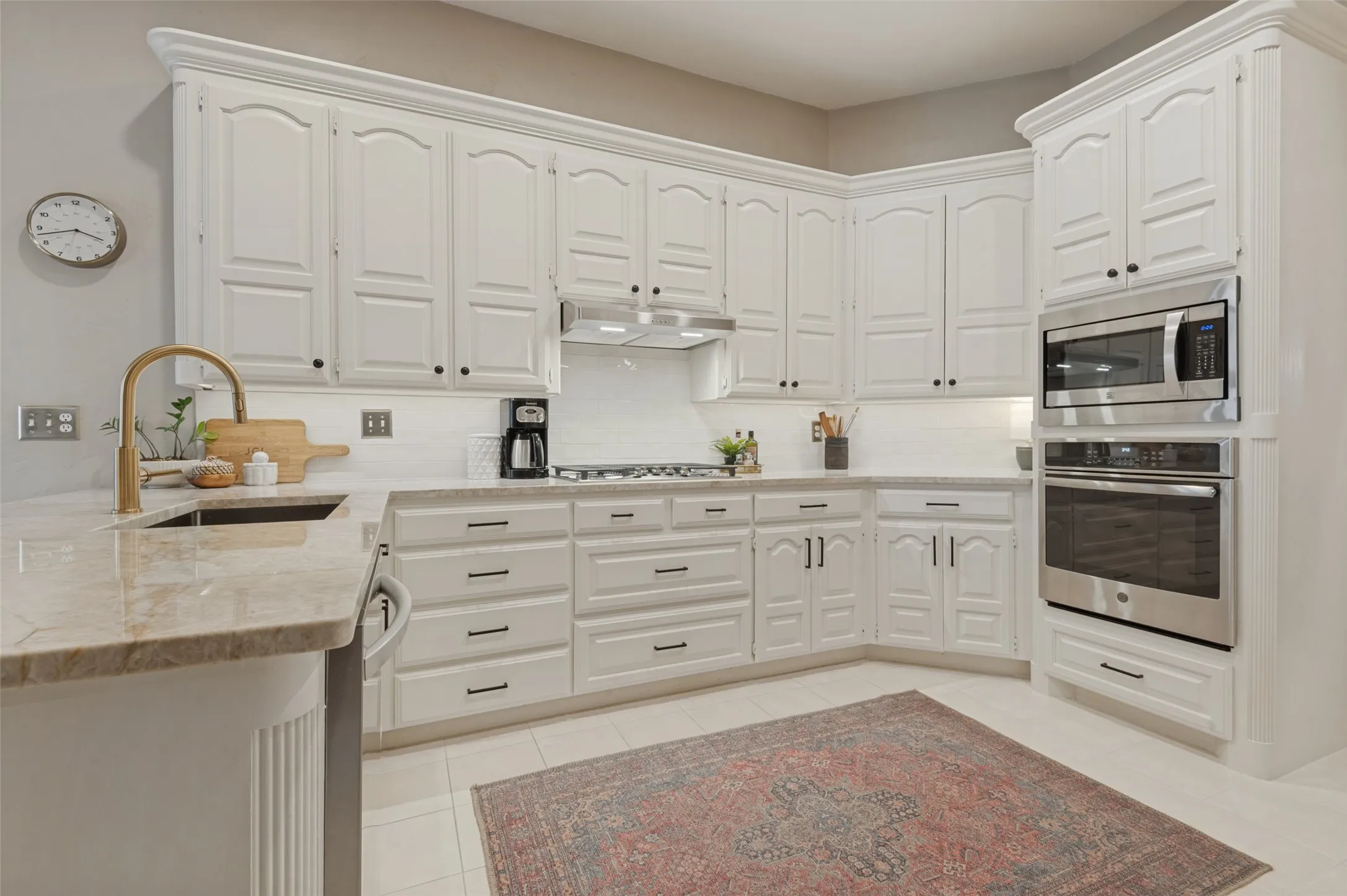 Single Family Residence For Sale in Tarrant County , 1500 Forest Meadows Court, Bedford, Texas 76021, 4 Bedroom, 3 Bathroom, 2 Garage spaces, 2,589 Sqft, built in 1991, mls#21407042, Real Estate Agent in Bedford, Homes For Sale in Tarrant county, Homes For Sale in Bedford, Realtor in Bedford Texas, Real Estate Brokerage Independent Realty Texas, Luminita Cordes Realtor