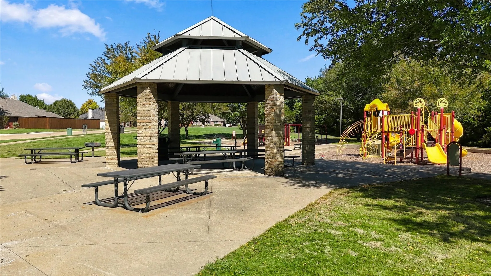 Single Family Residence For Sale in Collin County , 3316 Stone Glen Drive, Plano, Texas 75074, 4 Bedroom, 3 Bathroom, 2 Garage spaces, 3,094 Sqft, built in 1999, mls#21405465, Real Estate Agent in Plano, Homes For Sale in Collin county, Homes For Sale in Plano, Realtor in Plano Texas, Real Estate Brokerage Independent Realty Texas, Luminita Cordes Realtor